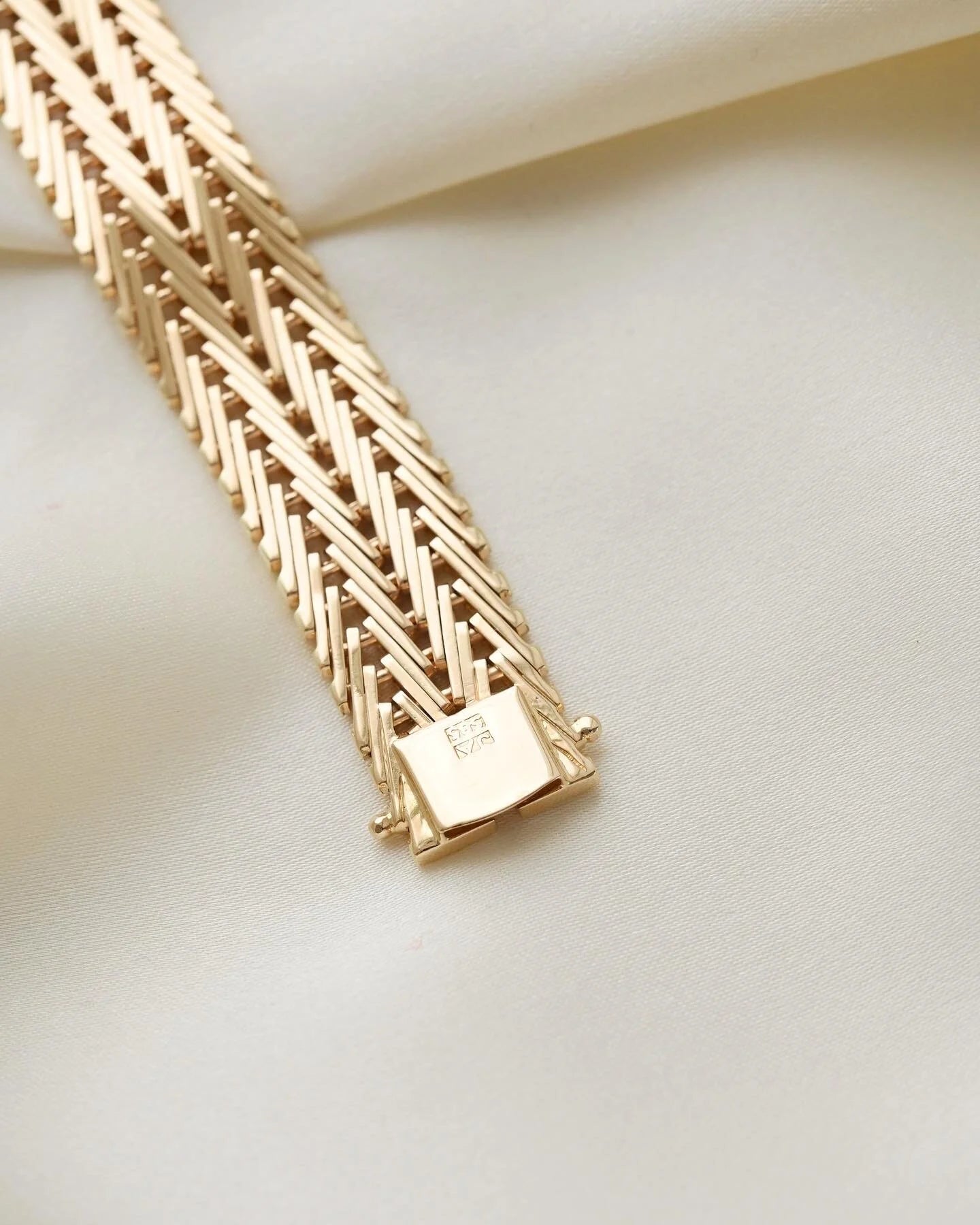 Gorg Wide Heavy Geneva Link Vintage Bracelet 14K Gold