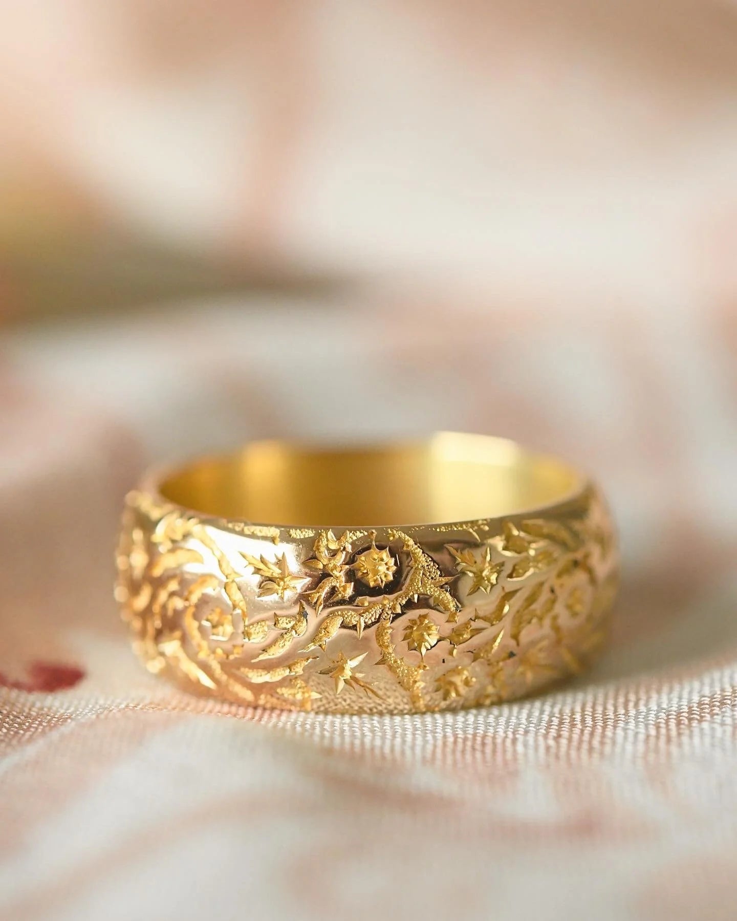 Fabulous Edwardian Wedding Band 18K Gold 1902