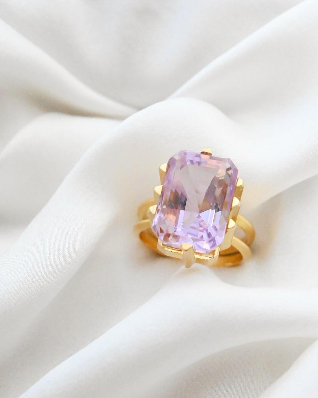 Breathtakingly Beautiful Rose De France Amethyst Cocktail Ring 18K Gold Mid 1900s