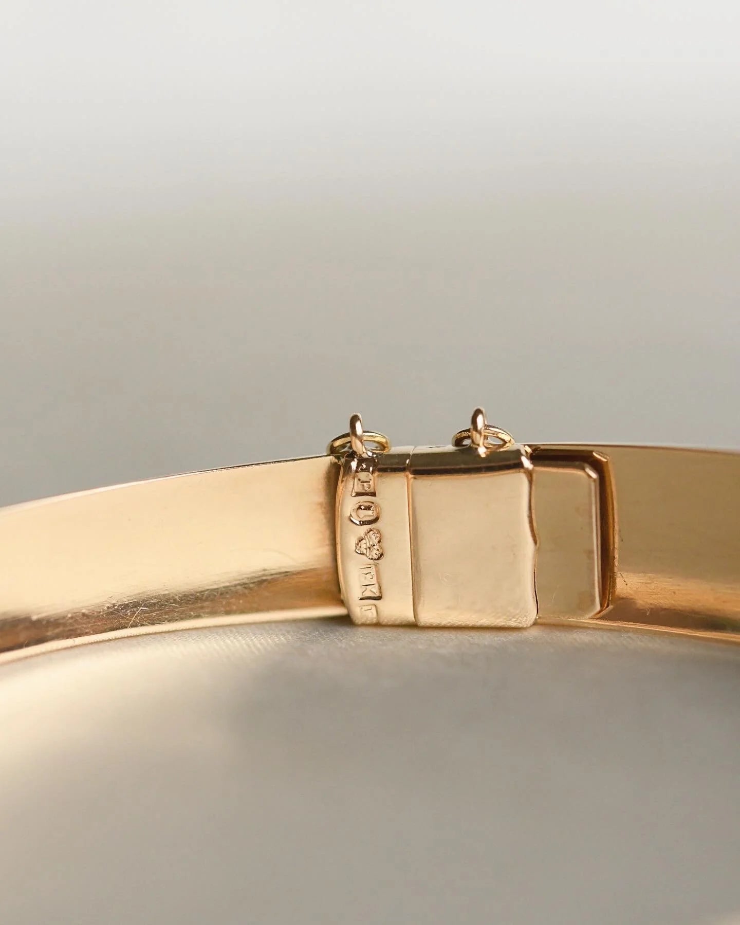 Art Deco Dream Bangle 18K Gold