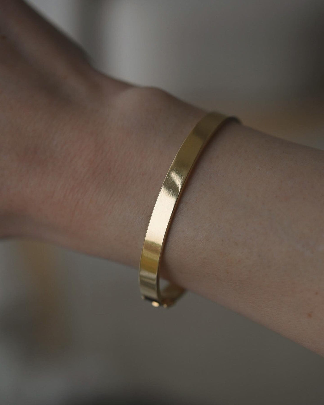Beautiful Elegant Heavy 32 Grams Bangle 18K Gold