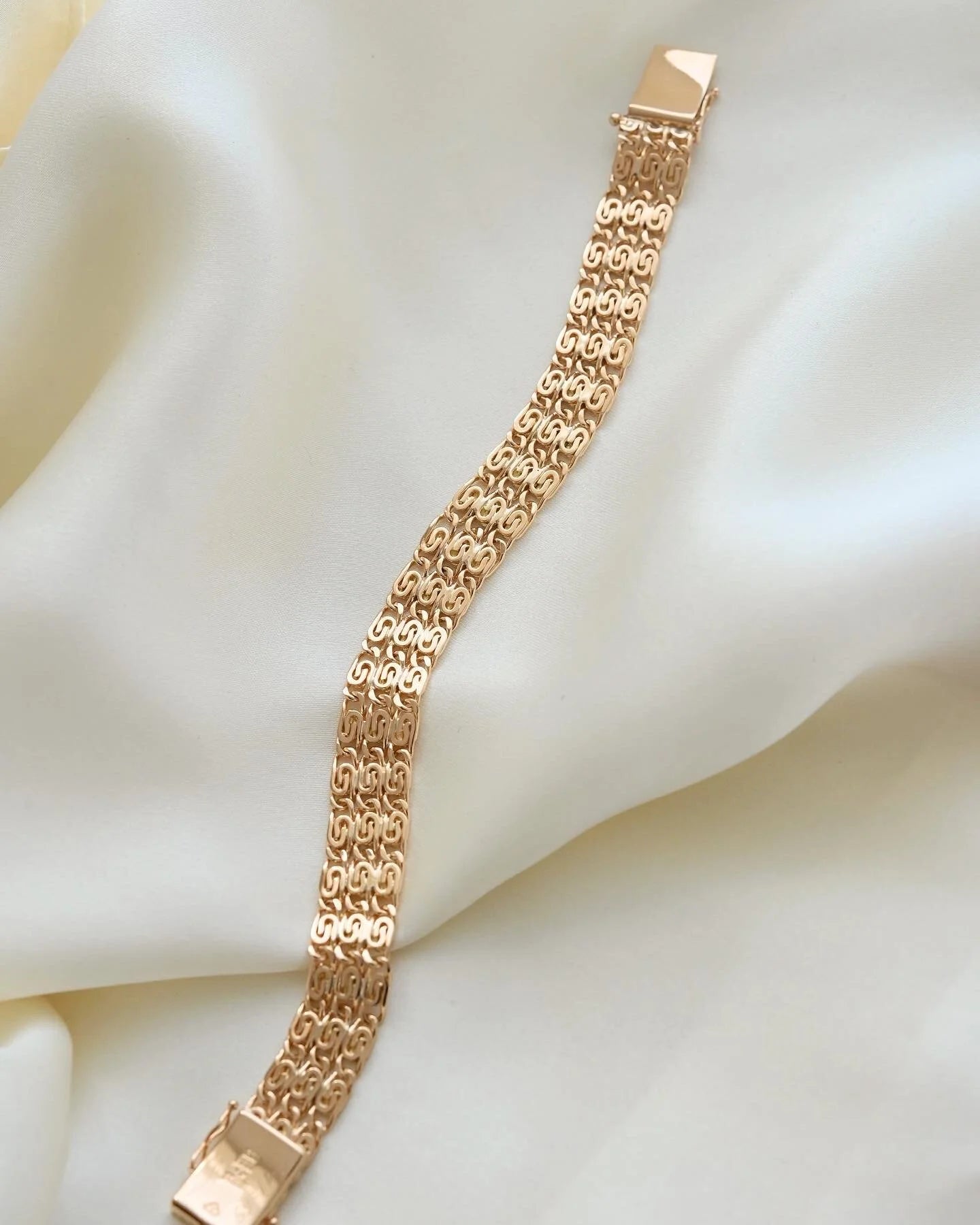 Amazing One of A Kind Swedish Vintage Bracelet 18K Gold 1966