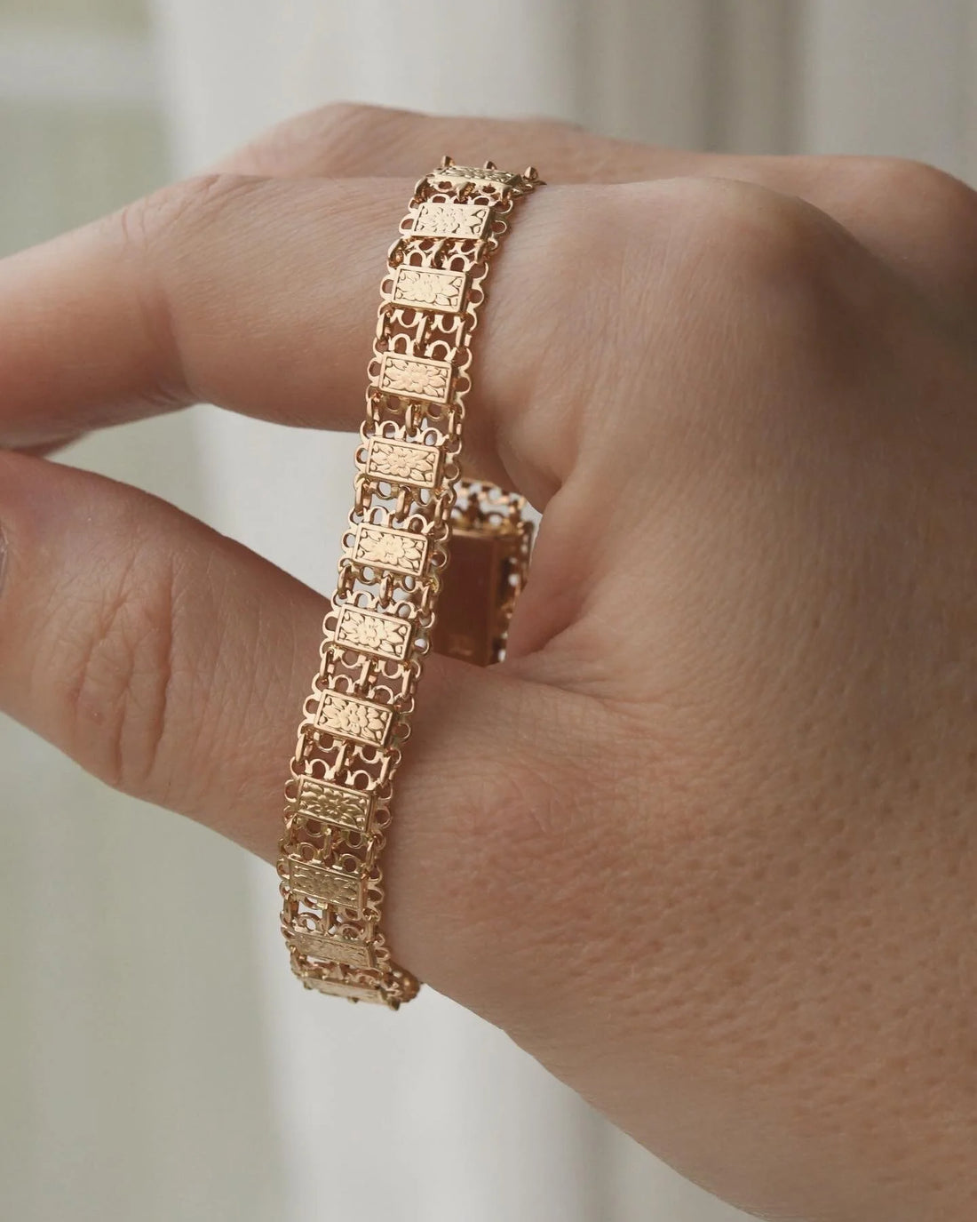 Special Engraved Link Bracelet 18K Gold