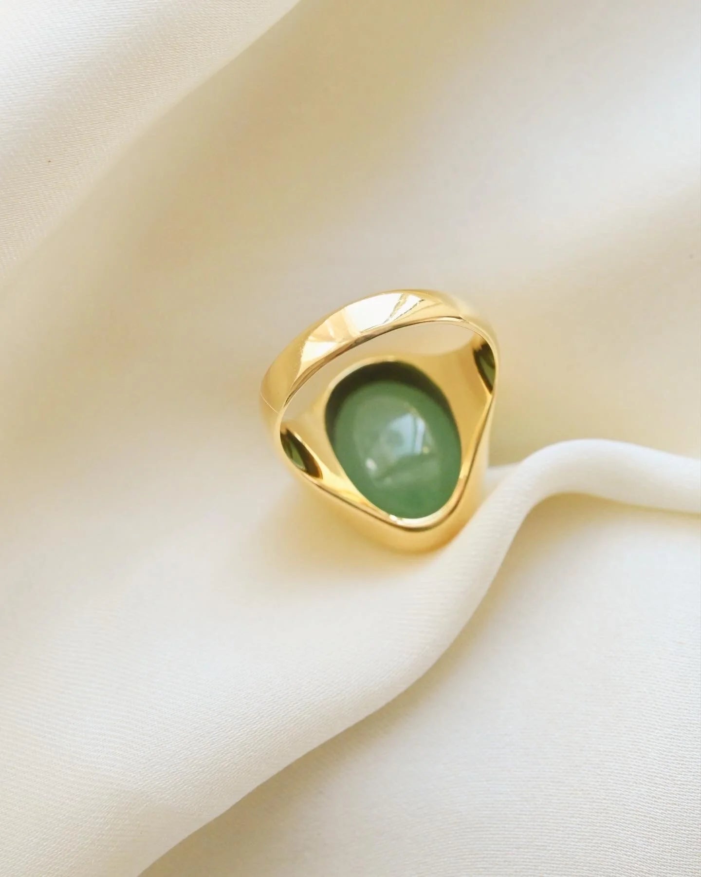 Rare Chrysoprase Signet Ring 18K Gold 1970