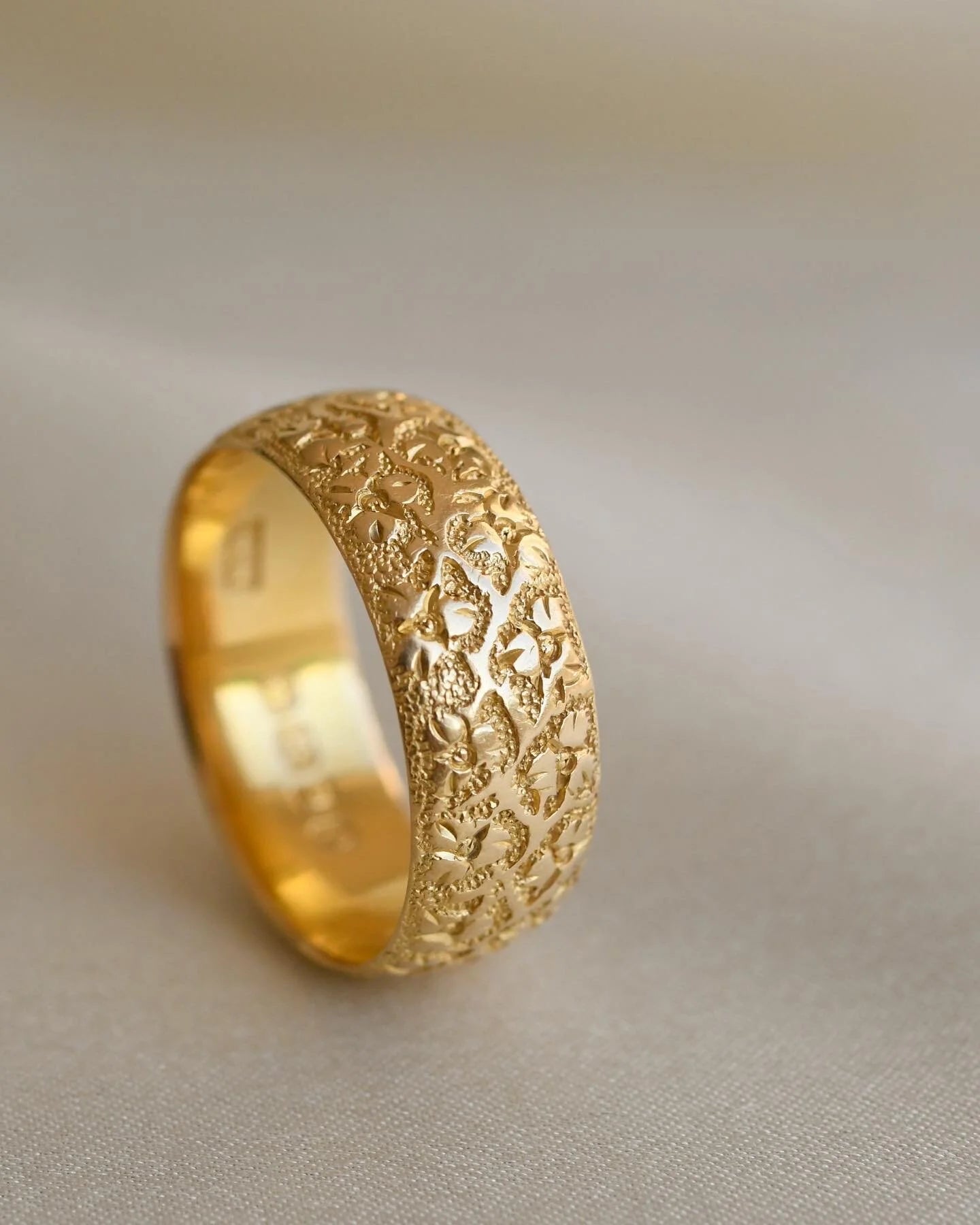 Beautiful Edwardian Gold Band From 1900 18K Gold