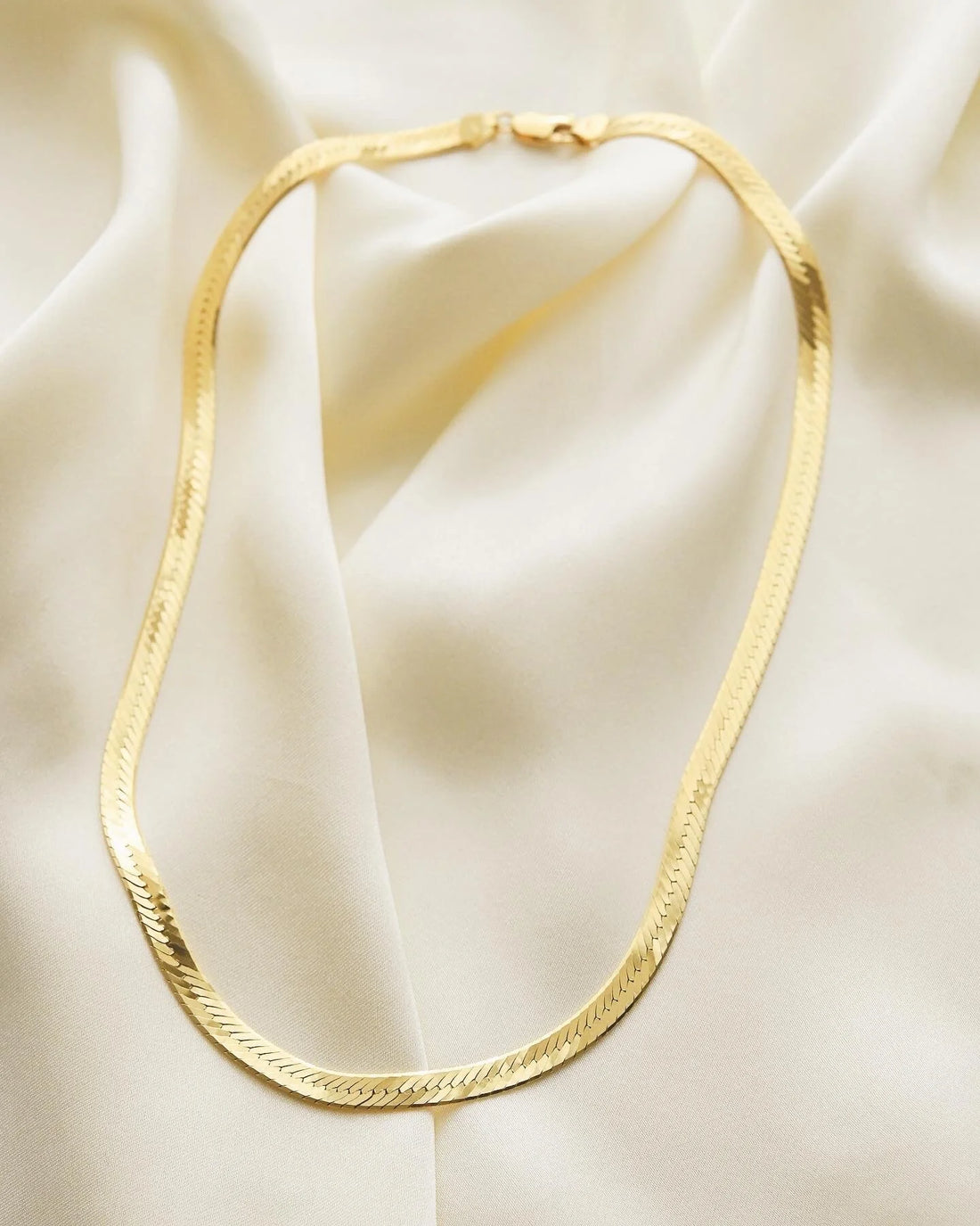 Sexy 15 Grams Italian Vintage Herringbone Necklace 18K Gold