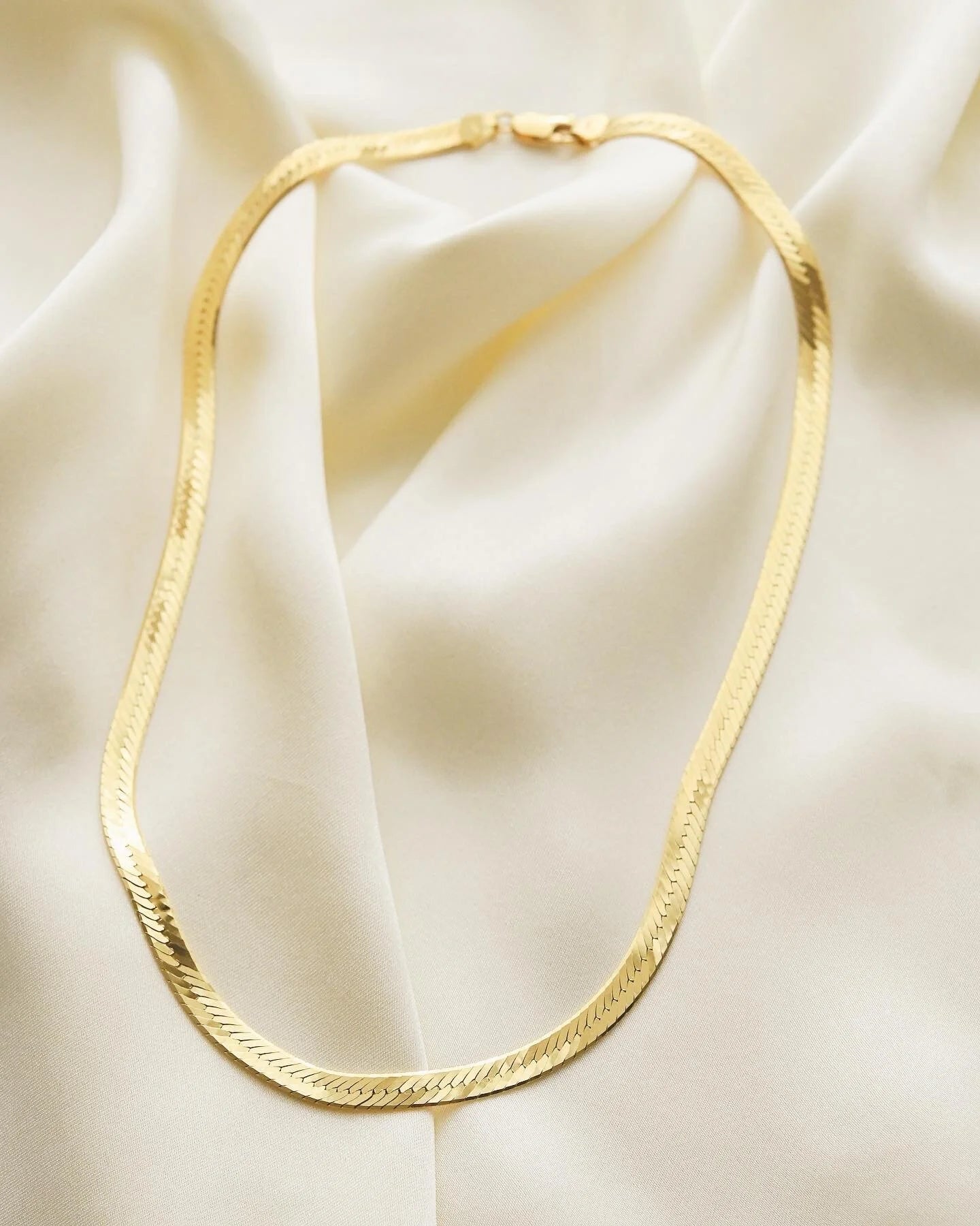 Sexy 15 Grams Italian Vintage Herringbone Necklace 18K Gold