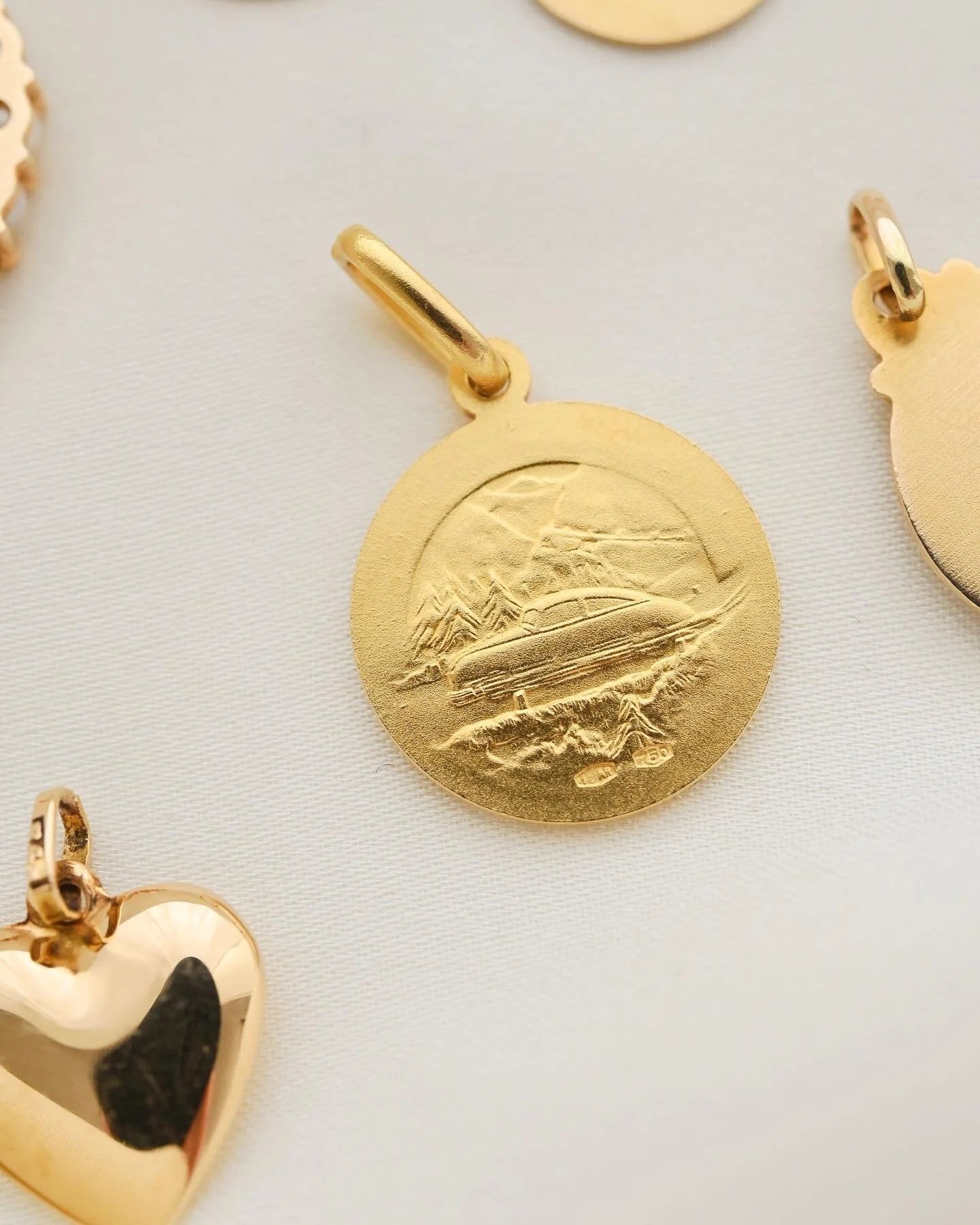 The Best Vintage Charms 18K Gold 1970s