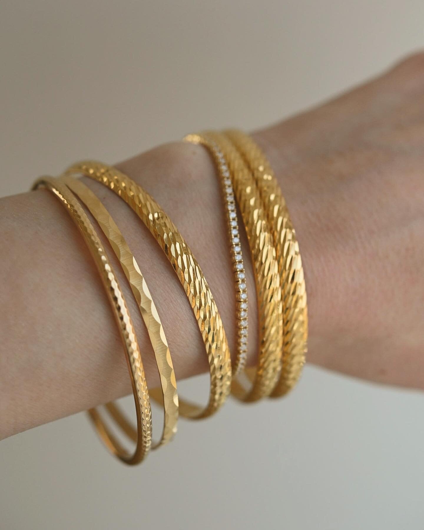 Wide Textured Bangle left!!! Perfect Vintage Bangles 18-21K Gold 1937-1970