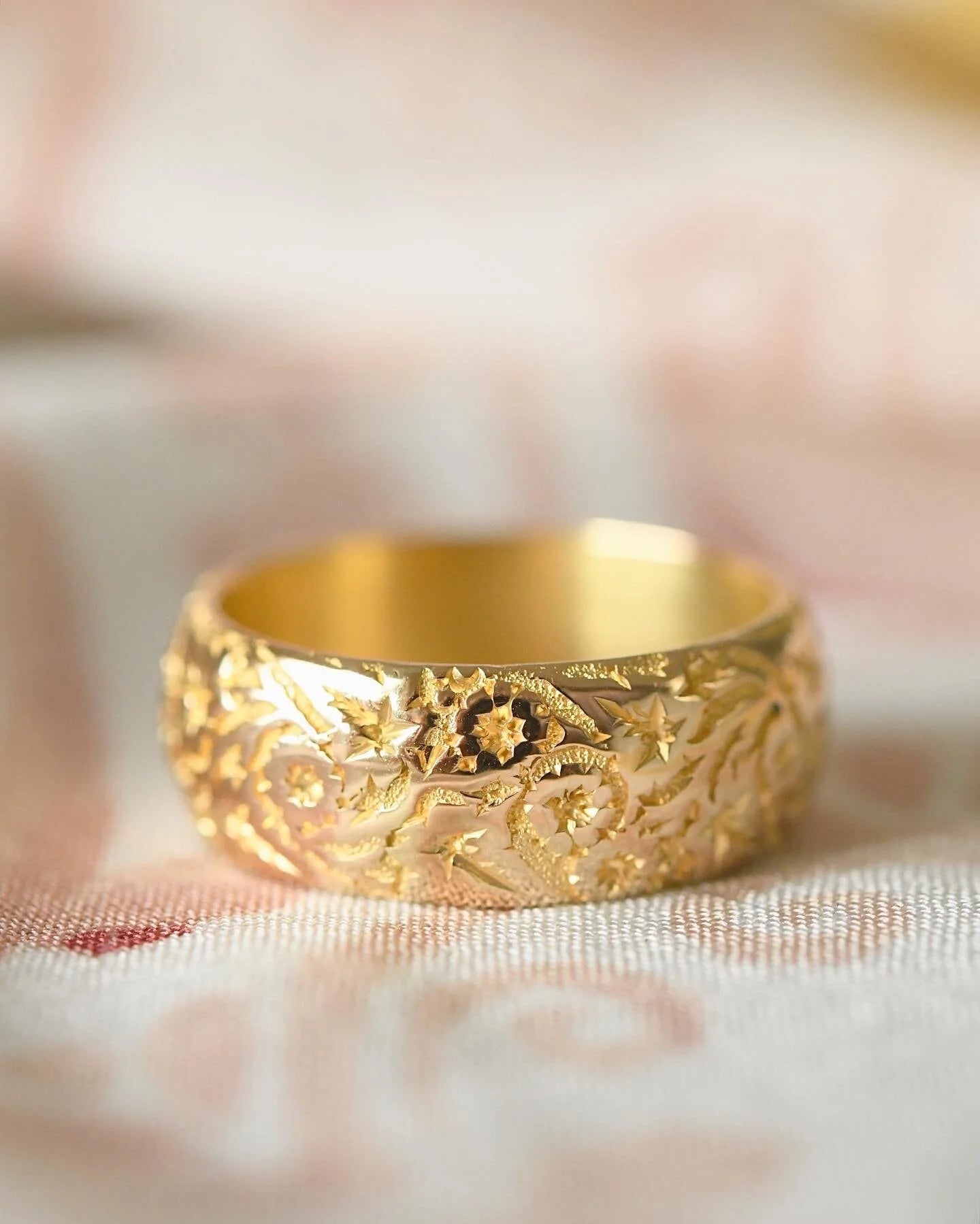 Fabulous Edwardian Wedding Band 18K Gold 1902