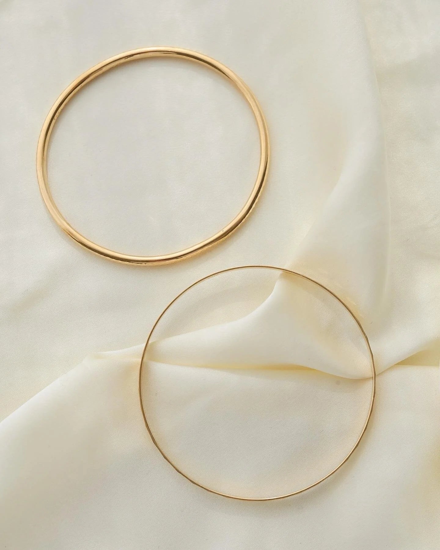 Wide Textured Bangle left!!! Perfect Vintage Bangles 18-21K Gold 1937-1970