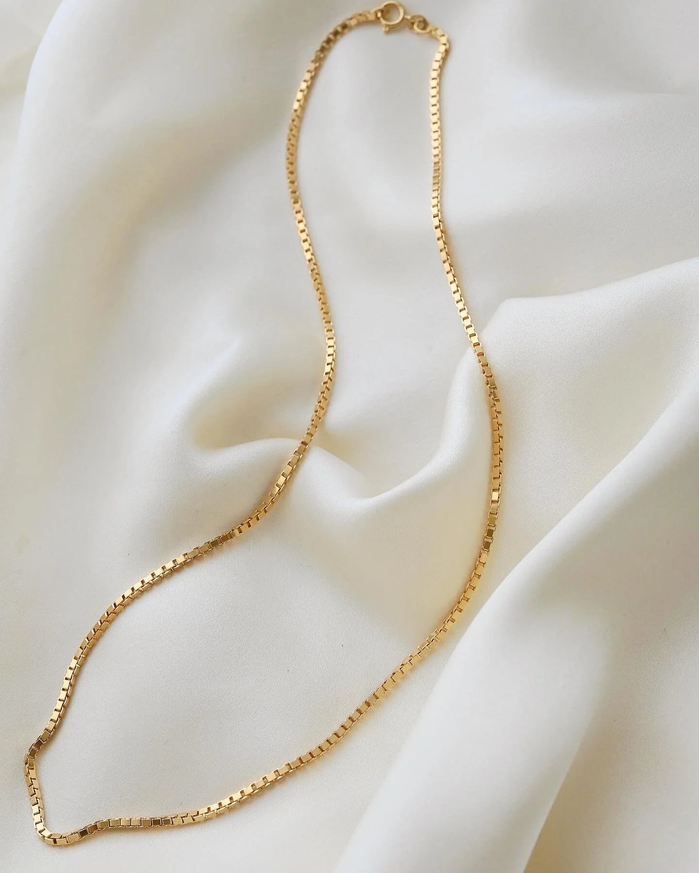 Super Substantial Long Vintage Box Chain 18K Gold 1970