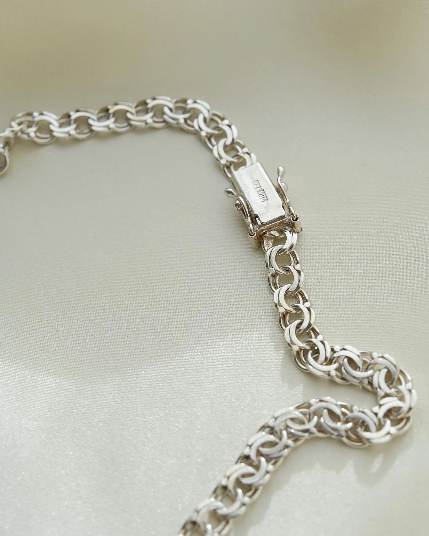 Beautiful Vintage Bismarck Necklace Silver