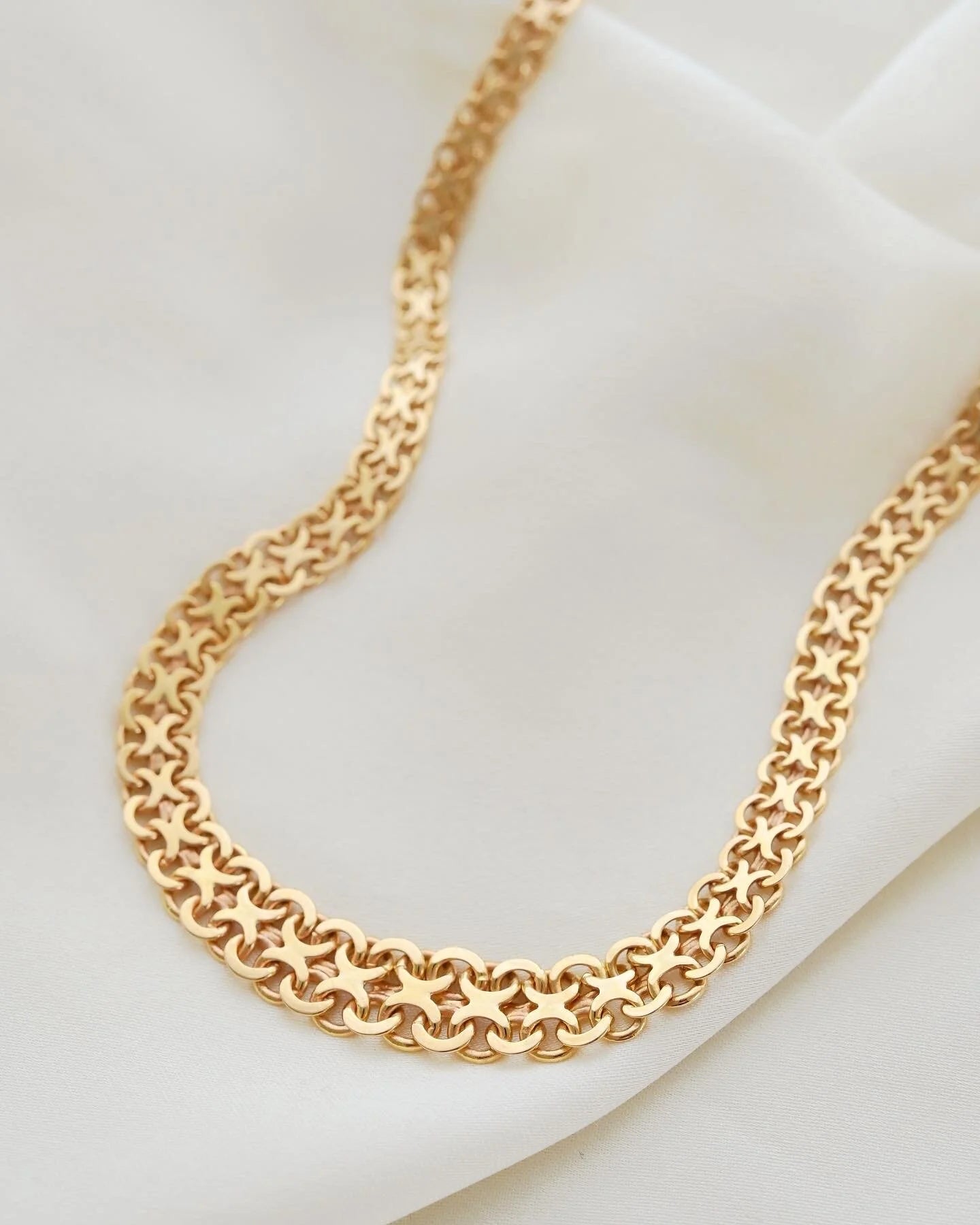 Gorg Wide 17.5 Inches Swedish Vintage Necklace 18K Gold