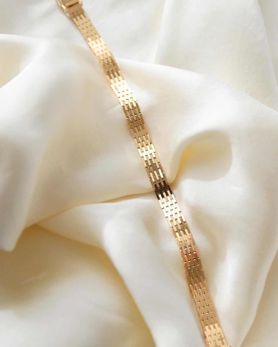Very Special Rare Vintage Bracelet 18K Gold