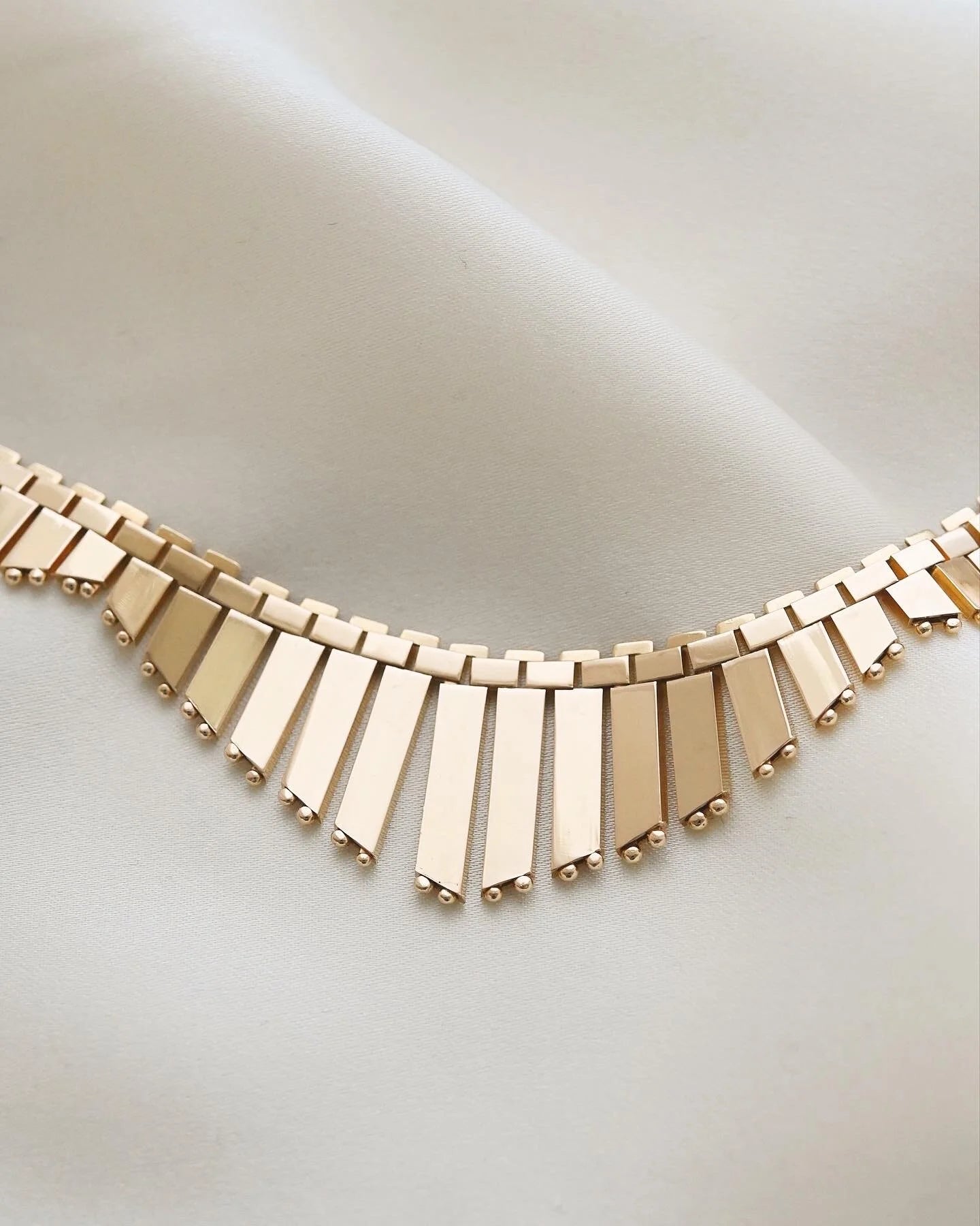 Heavy Perfect Italian Vintage Fringe Cleopatra Necklace 18K Gold 1970