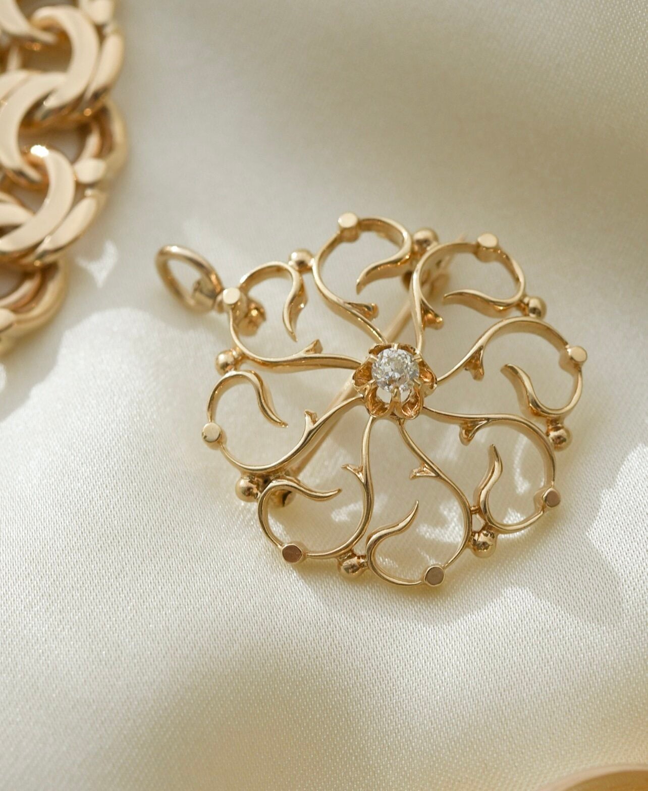 Antique Brooch Pendant 18K Gold 1910s