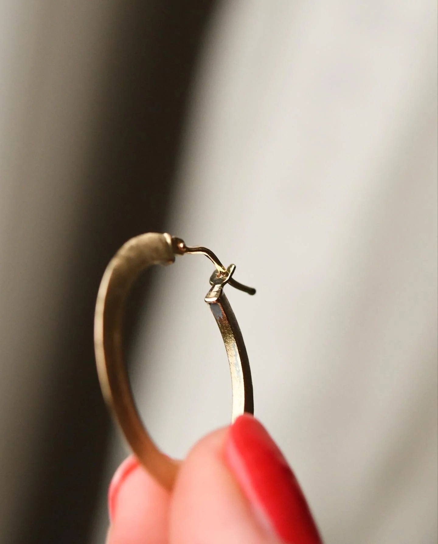 Free shipping! Italian Vintage Hoops 14K Gold Lightweight