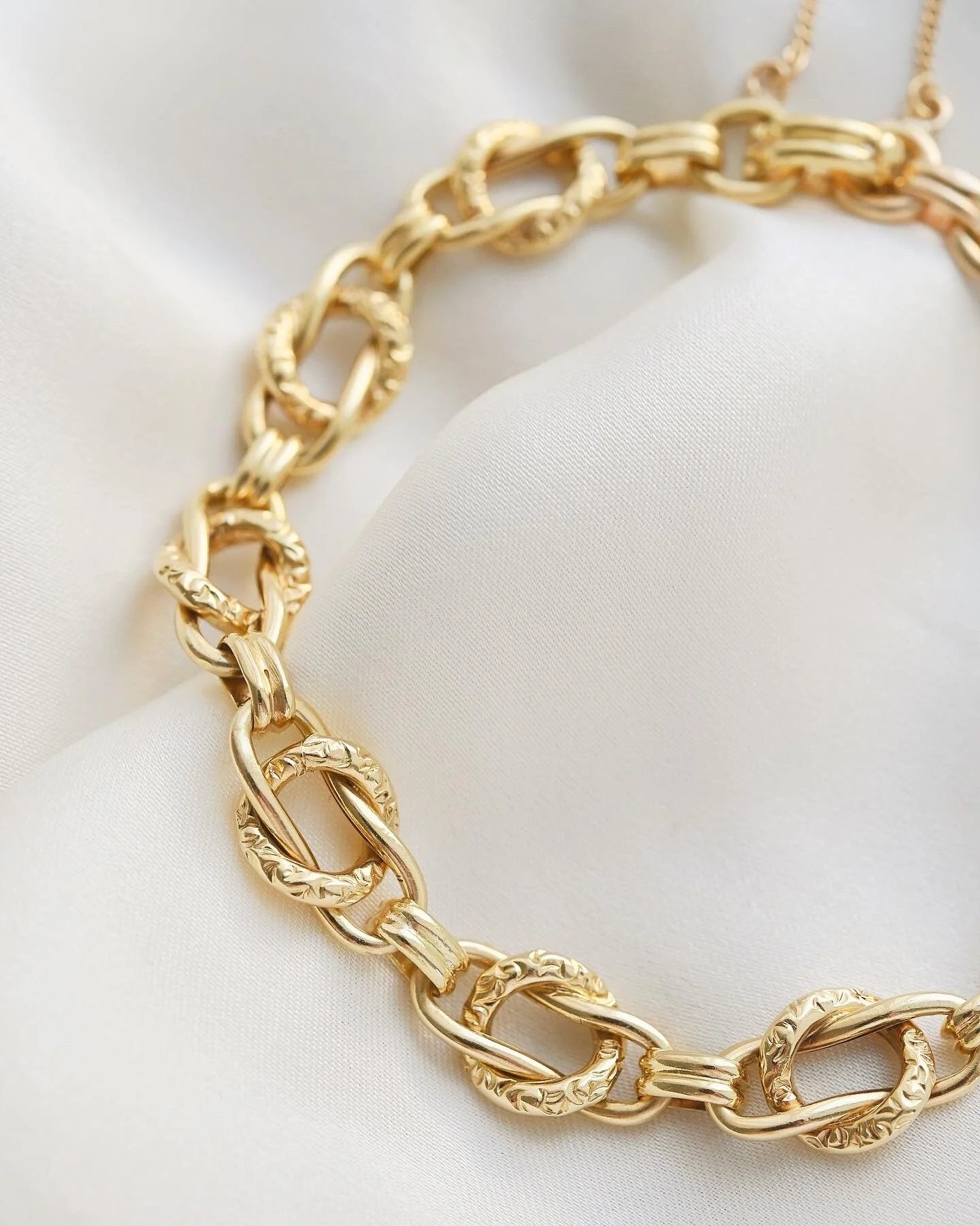 Adorable Engraved Antique Link Bracelet 18K Gold 1910s