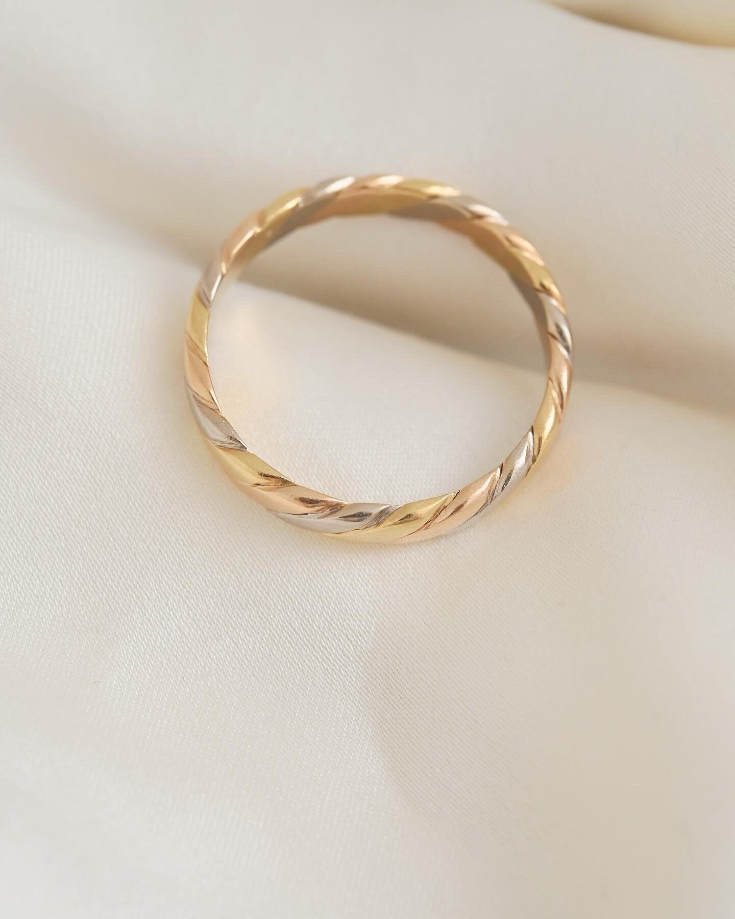 Tuesday Selection Vintage Pieces 18K Gold