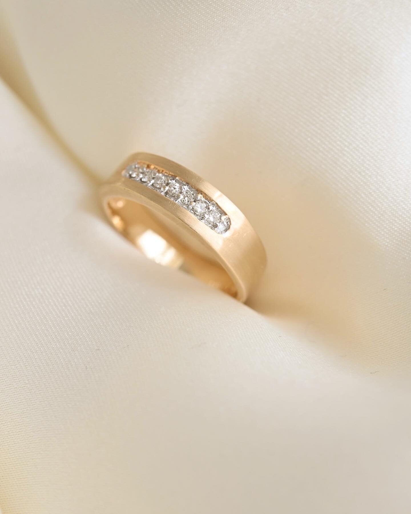 Stunning Soft Textured Diamond Estate Band 10K Gold