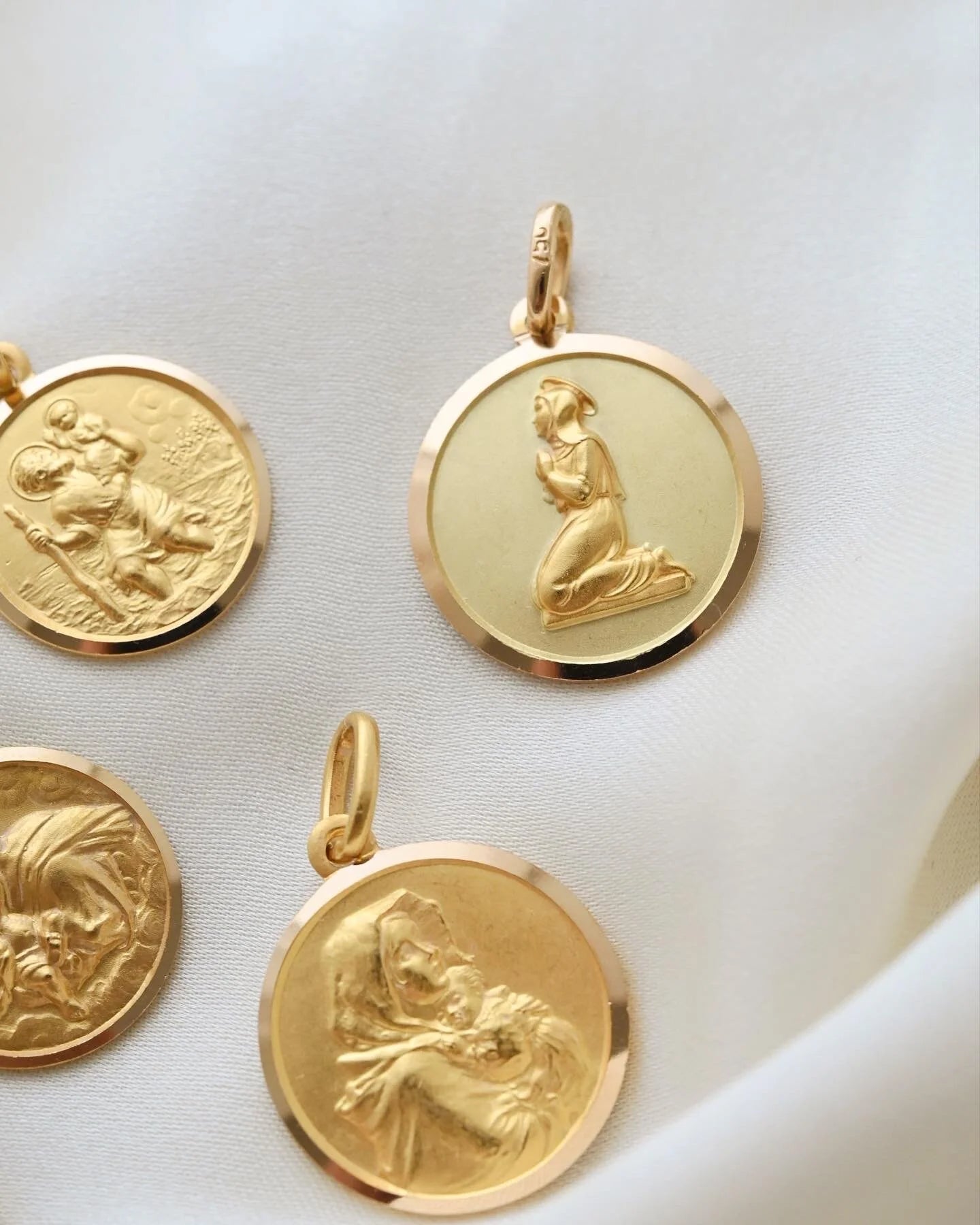 Gorgeous Italian Religious Vintage Pendants 18K Gold