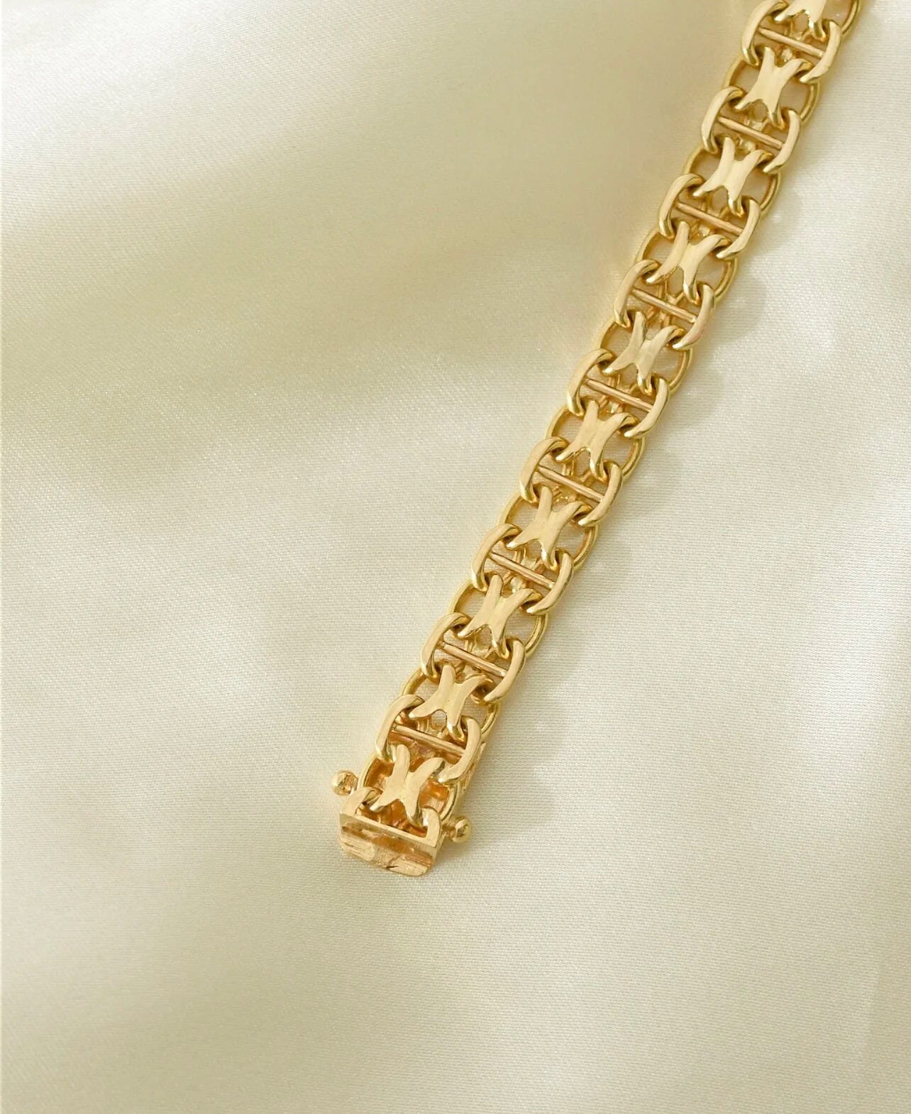 Extraordinary X Link Bracelet 18K Gold 1965