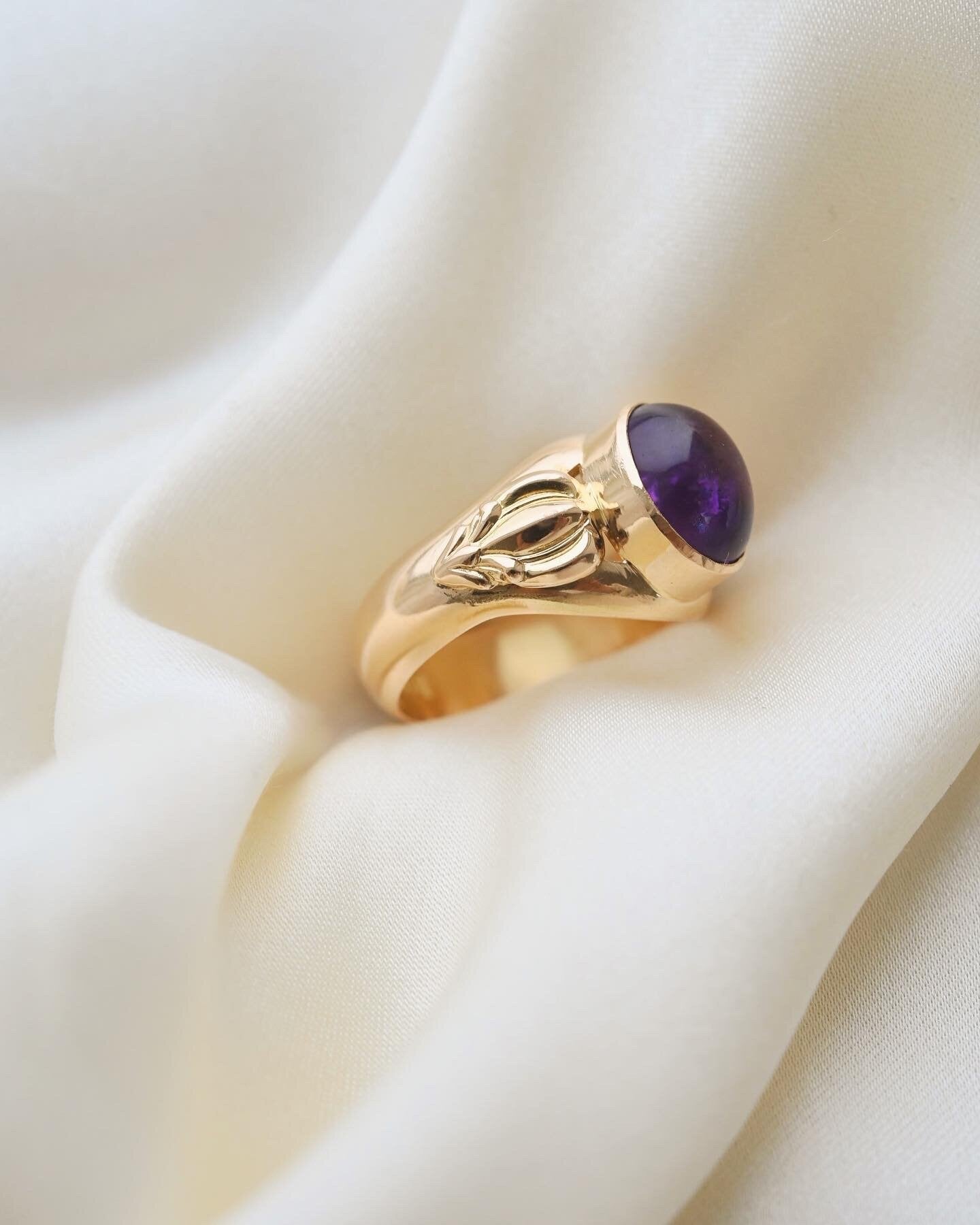 Swedish Vintage Cabochon Amethyst Ring 18K Gold