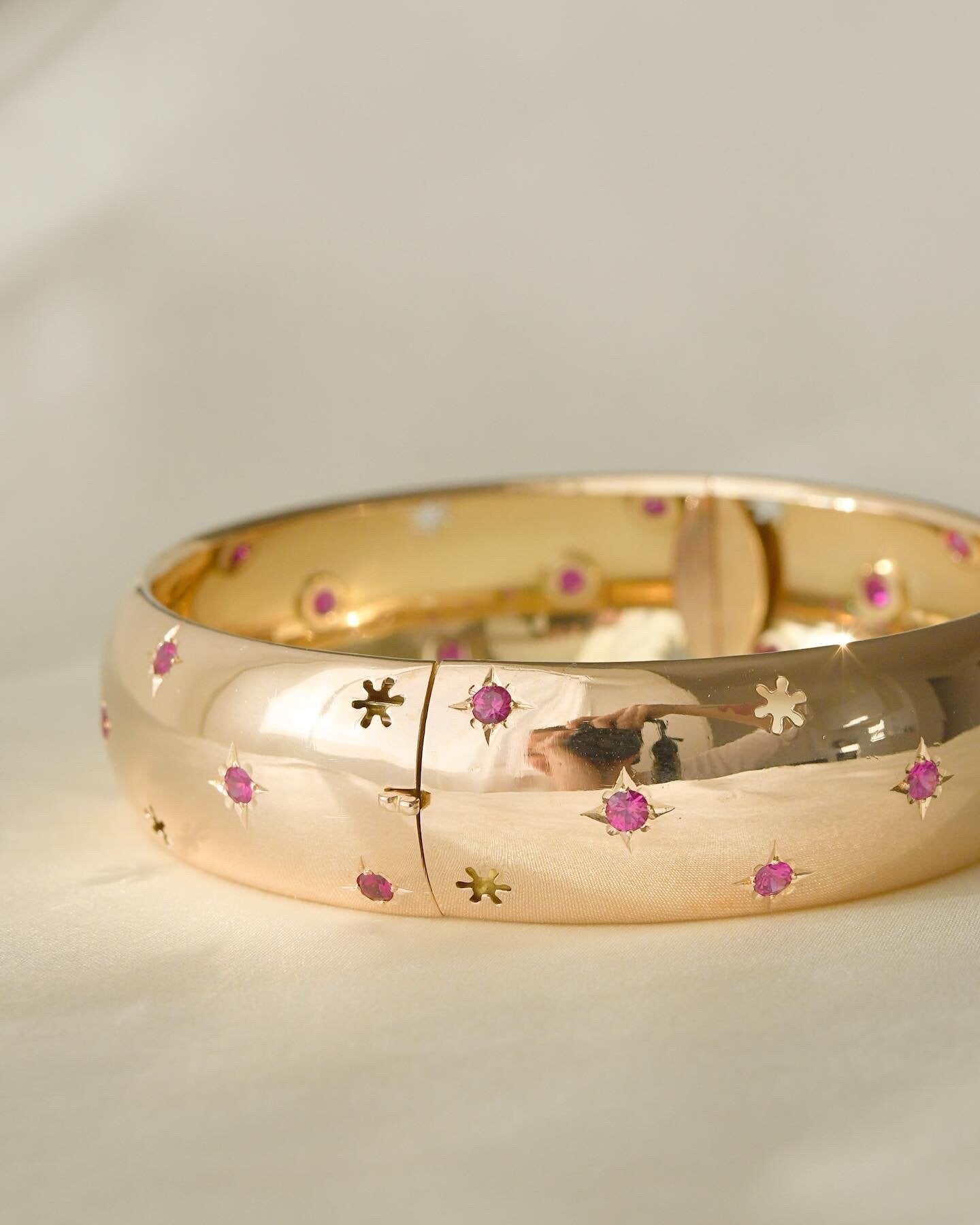 Beautiful  Vintage Ruby Star Bangle 14K Gold 1970s