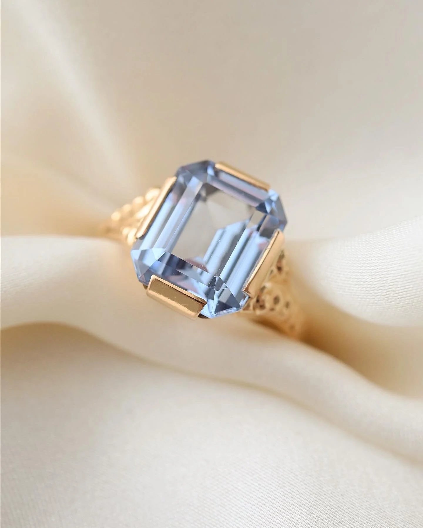 Big Ocean Blue Topaz Ring 18K Gold 1956