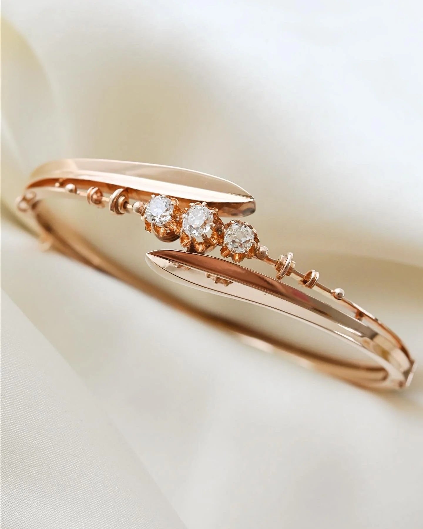 Sublime Antique Old Mine Cut Diamond Bangle 18K Gold Beg 1900s