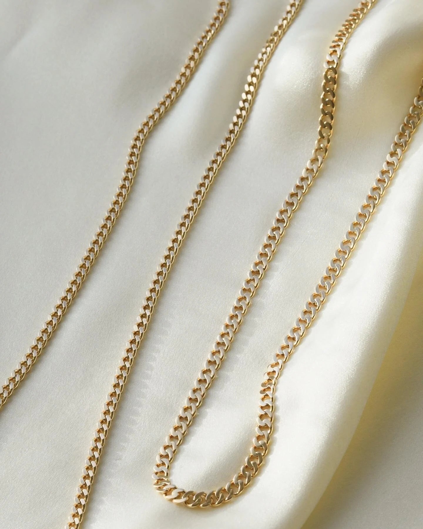Beautiful Curb Link Chain 18K Gold 1971