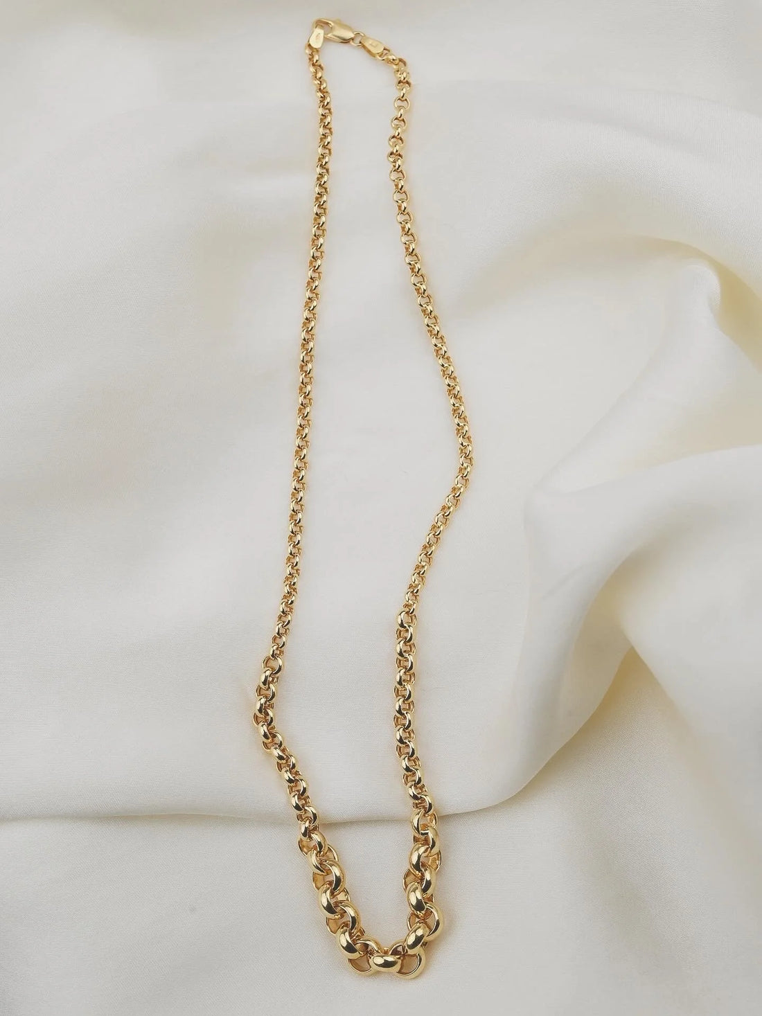 Luxurious Graduated Rolo Link Chain Necklace 18K Gold Italy 1980s