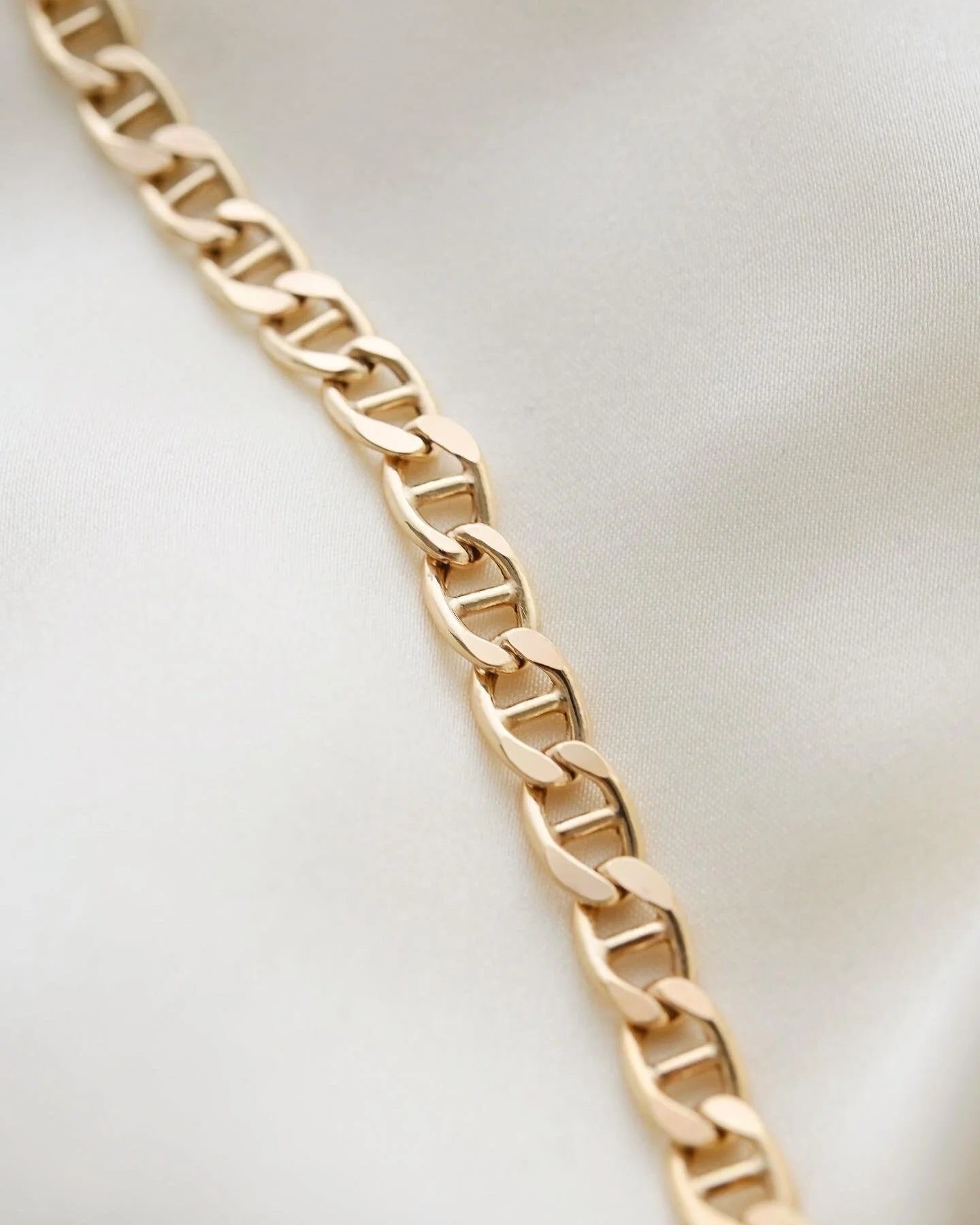 18.85 Inches Italian Vintage Link Chain 18K Gold