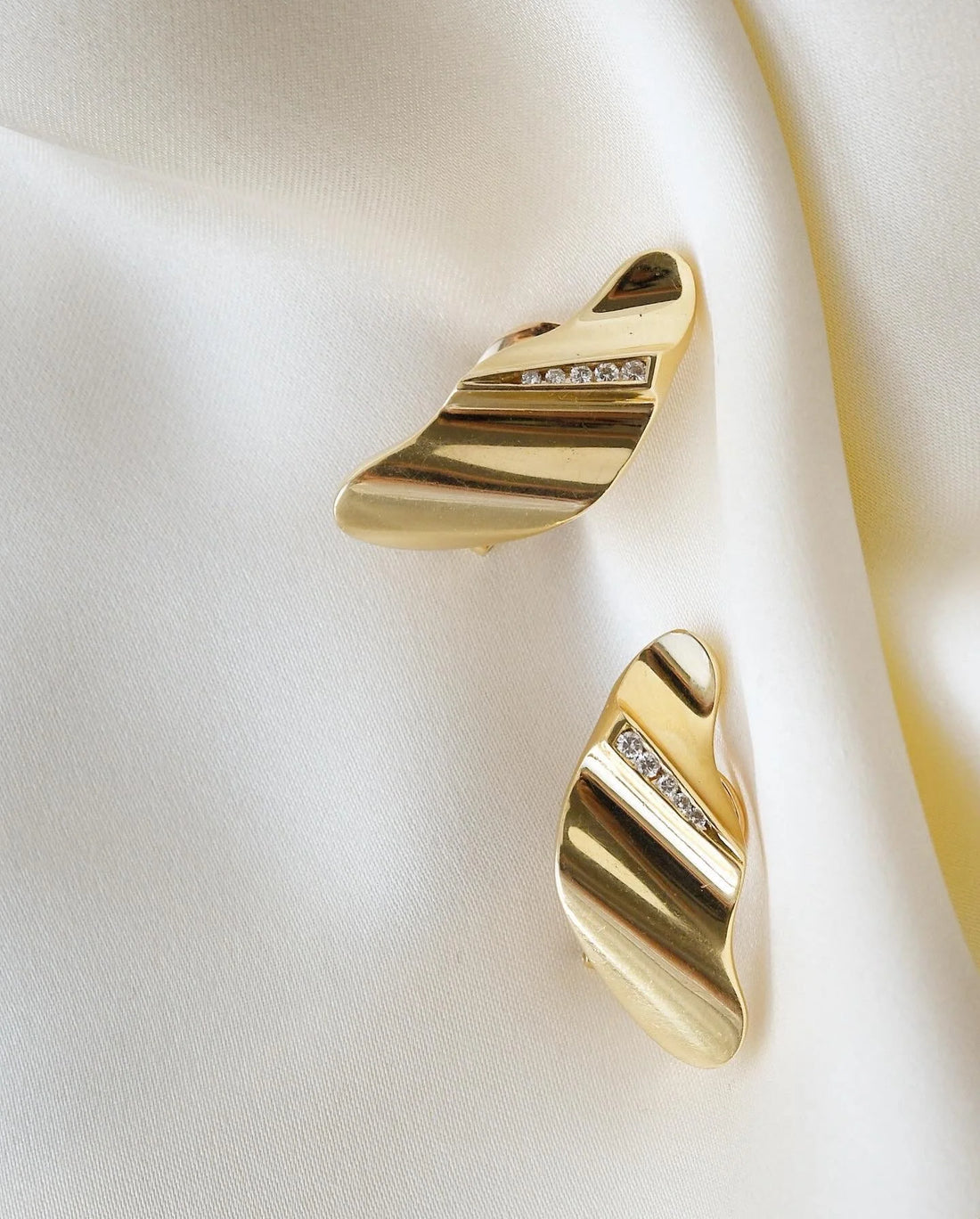 Sublime Swedish Classy Diamond Earrings 18K Gold 1980s