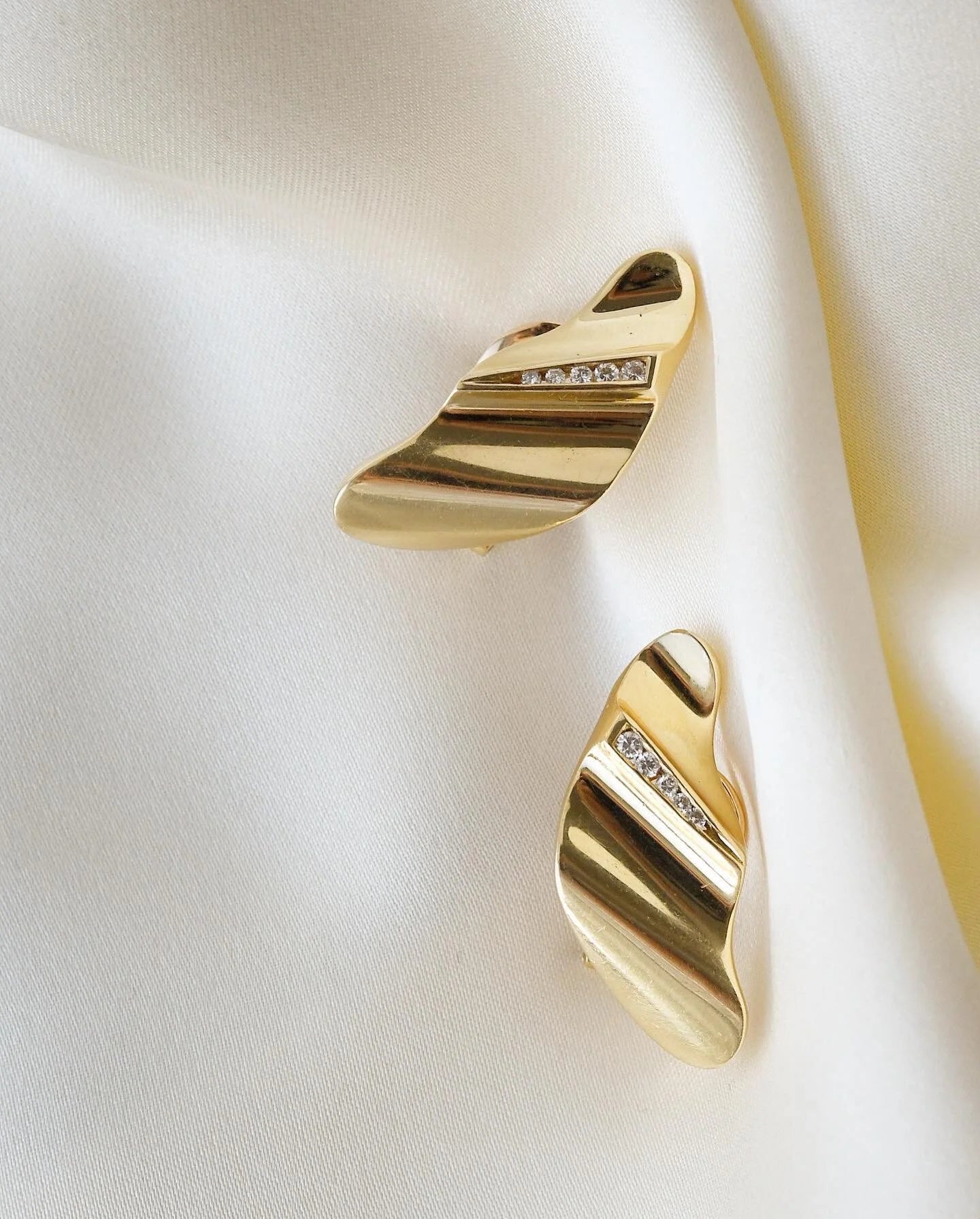 Sublime Swedish Classy Diamond Earrings 18K Gold 1980s
