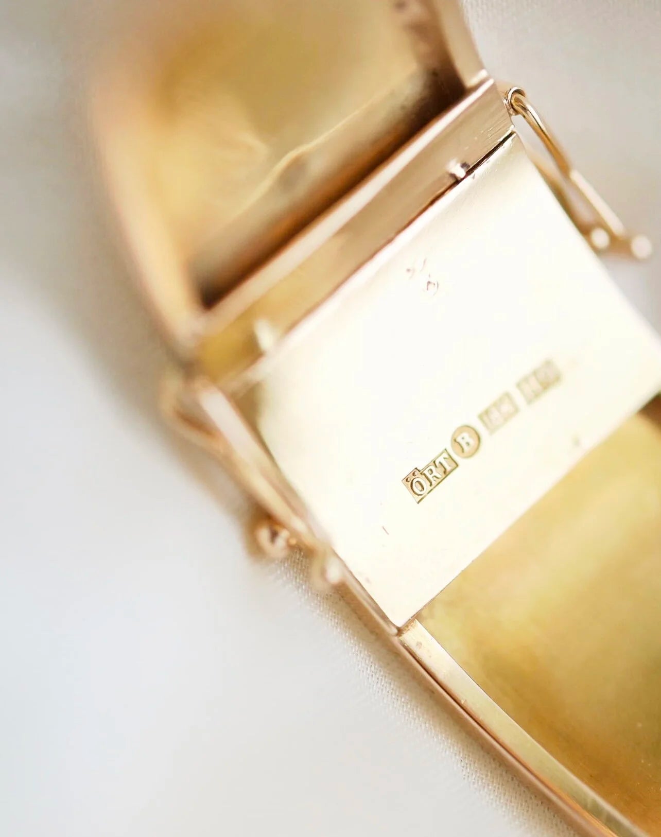 Amazing Swedish Vintage Bangle w Pearl 18K Gold 1957
