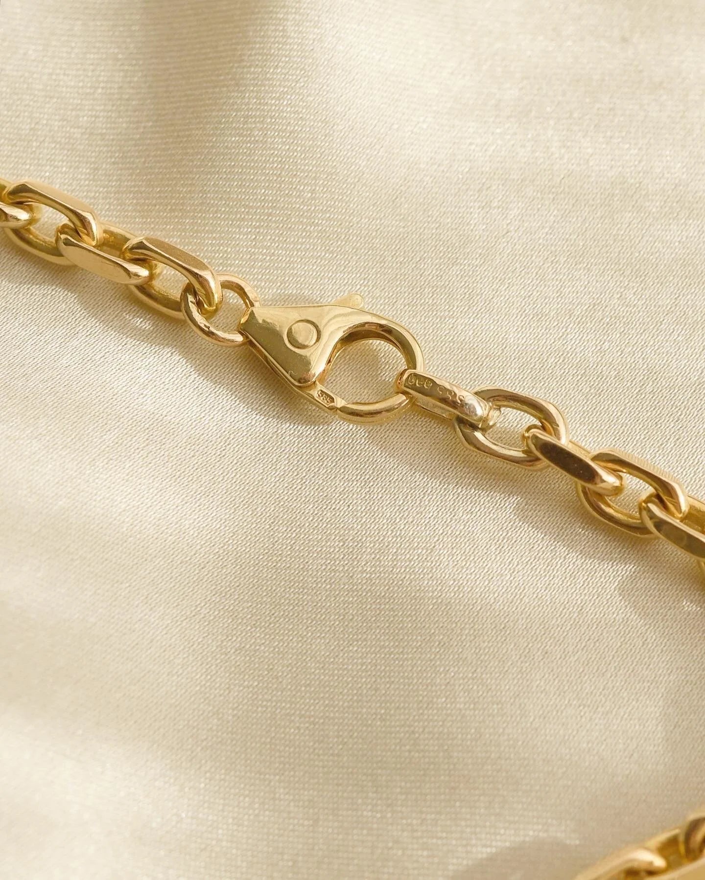 Glowing Vintage Anchor Chain 14K Gold