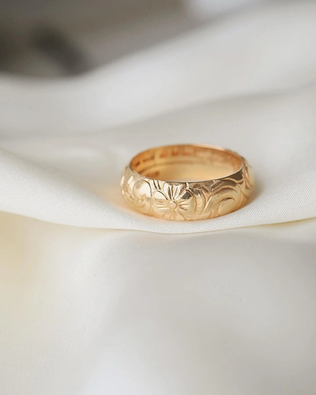 Antique 81 Year Old Engraved Wedding Band 18K Gold 1941
