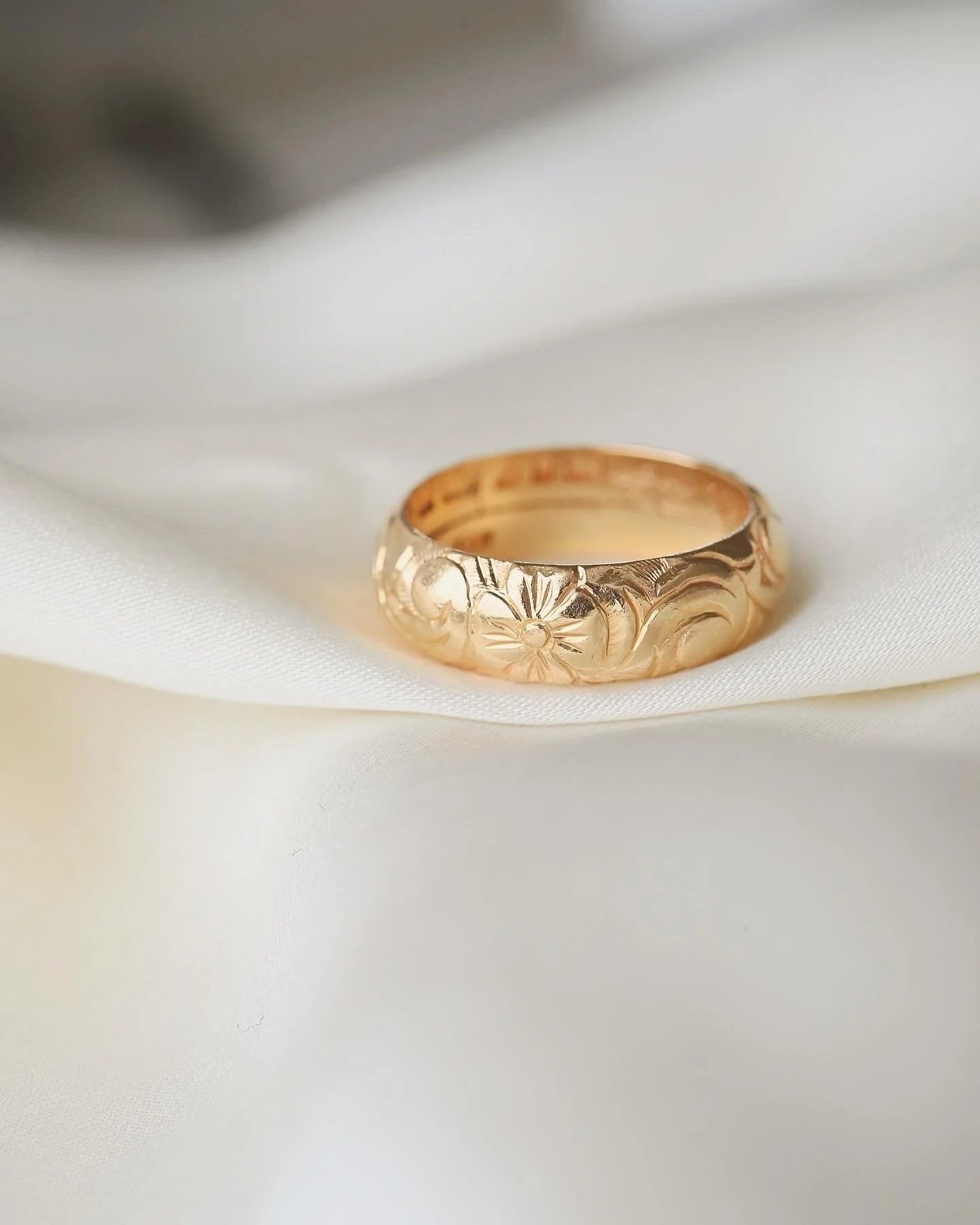 Antique 81 Year Old Engraved Wedding Band 18K Gold 1941