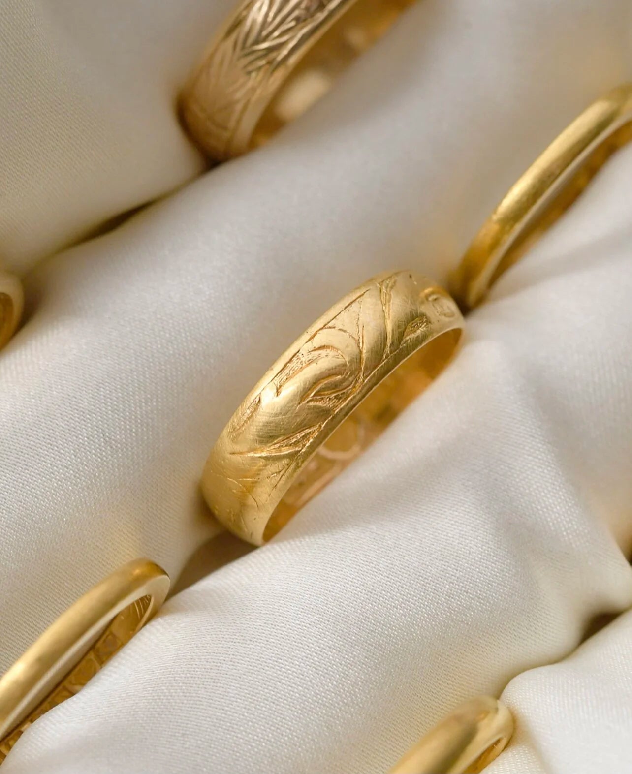 Glorious 104 Year Old Antique Patterned Gold Band 23K 1917
