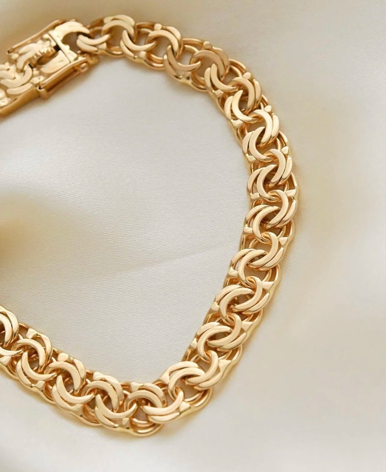 Glowing Swedish Vintage Bismarck Bracelet 18K Gold 1959