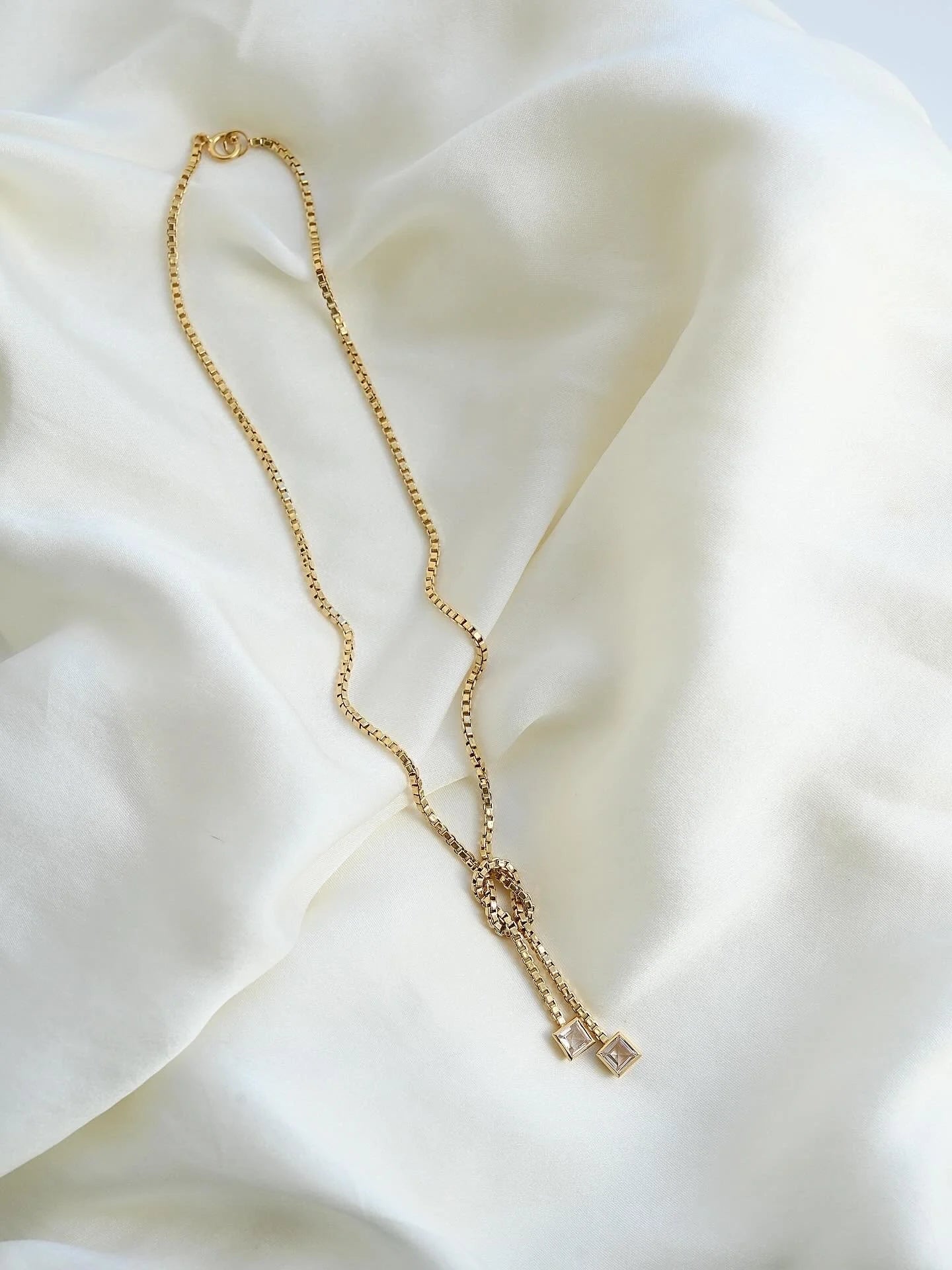 Vintage Dangle Knot Detail Necklace 18K Gold x Natural Crystal Quartz