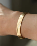 6.7 Inches Polished Vintage Bangle 18K Gold 1970s