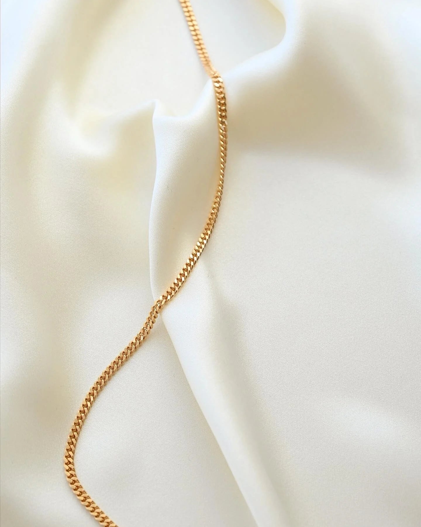 The Perfect 31.5 Inches Looong Curb Line Chain 18K Gold