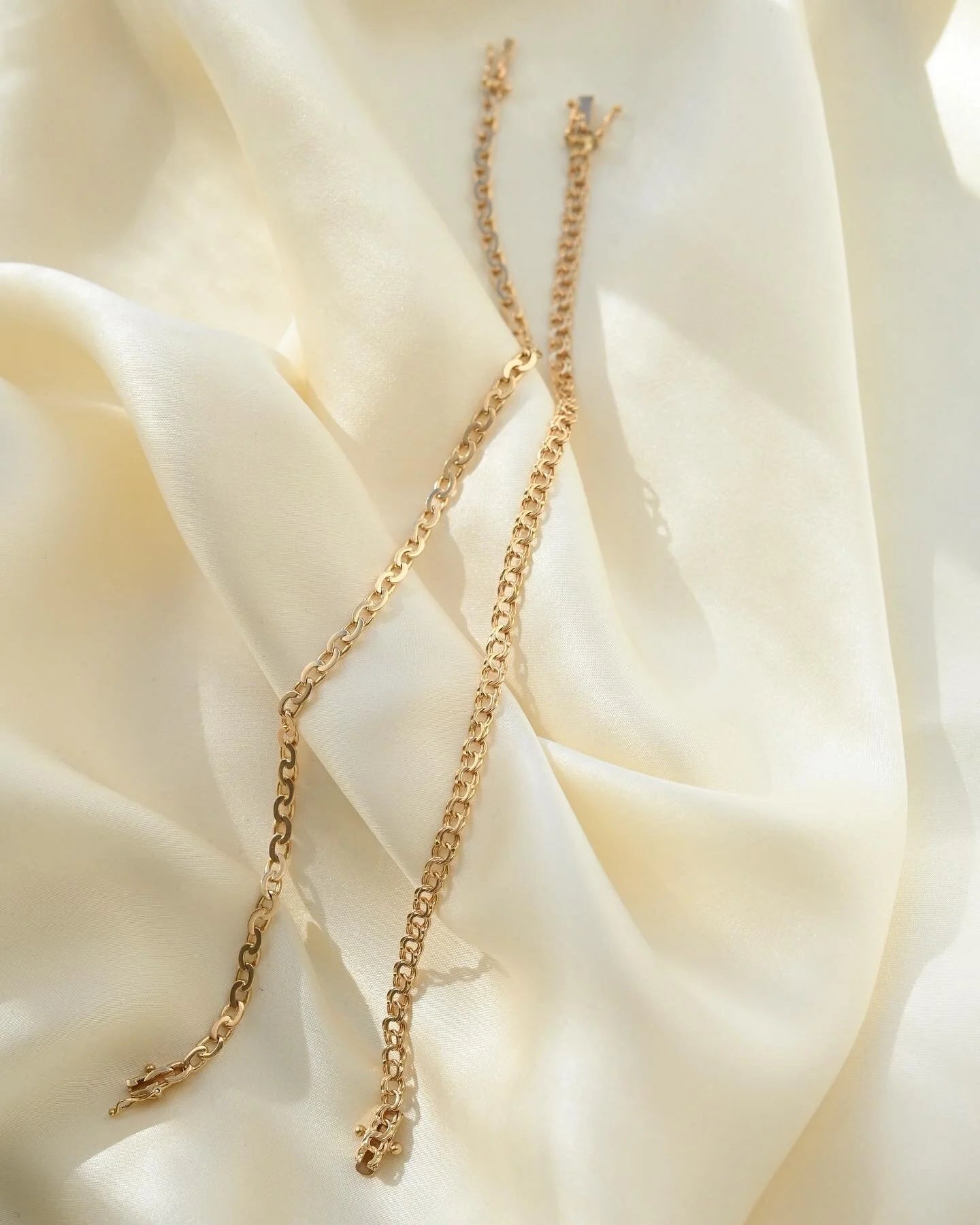 Glowing Vintage Baby Bismarck Bracelet 18K Gold