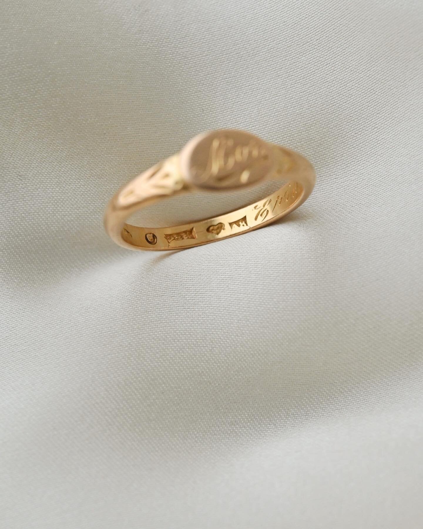 Special Antique 20K Gold “Mom” Heirloom Ring 1927