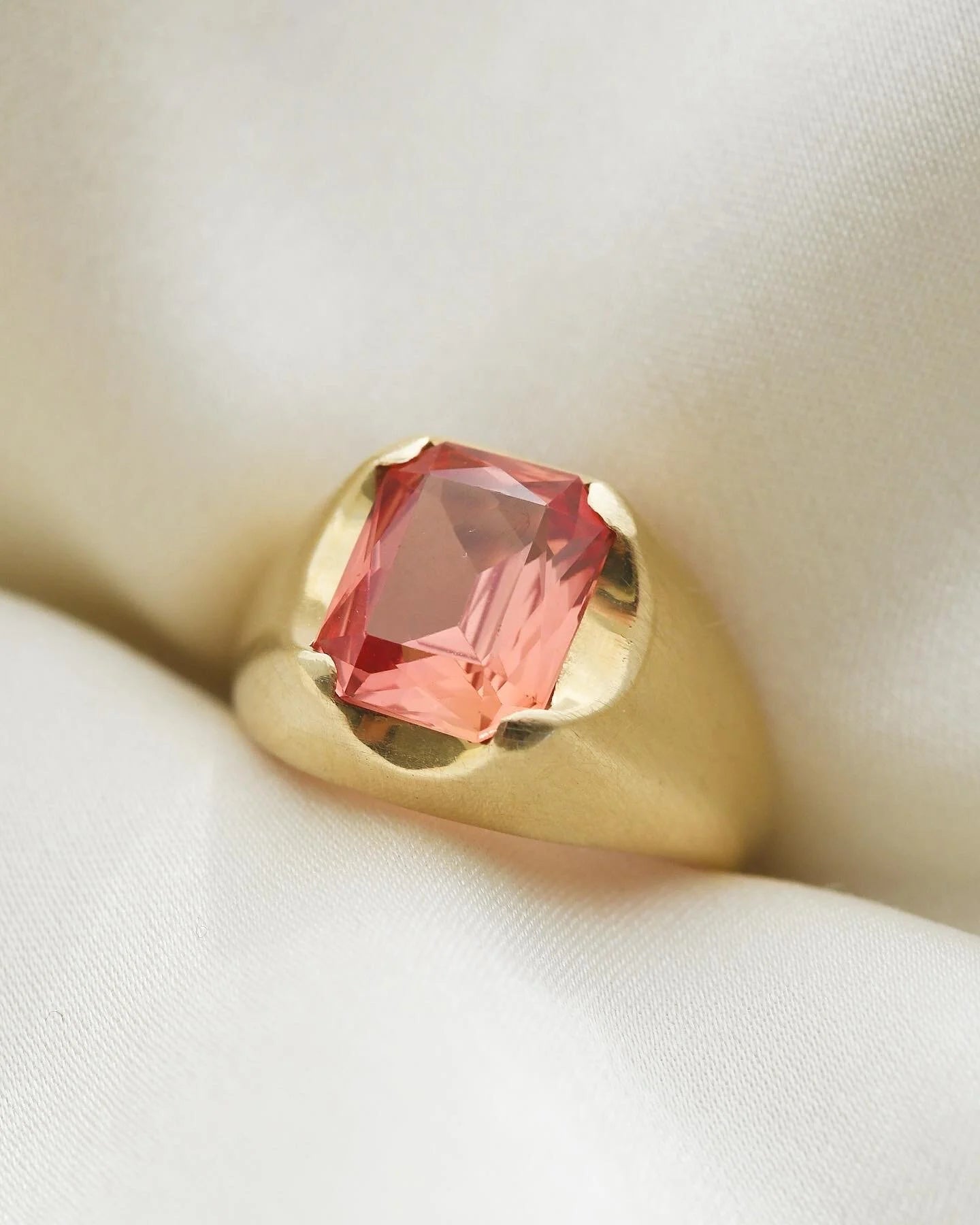Magical Vintage Peach Sapphire Ring 14K Gold 1950s