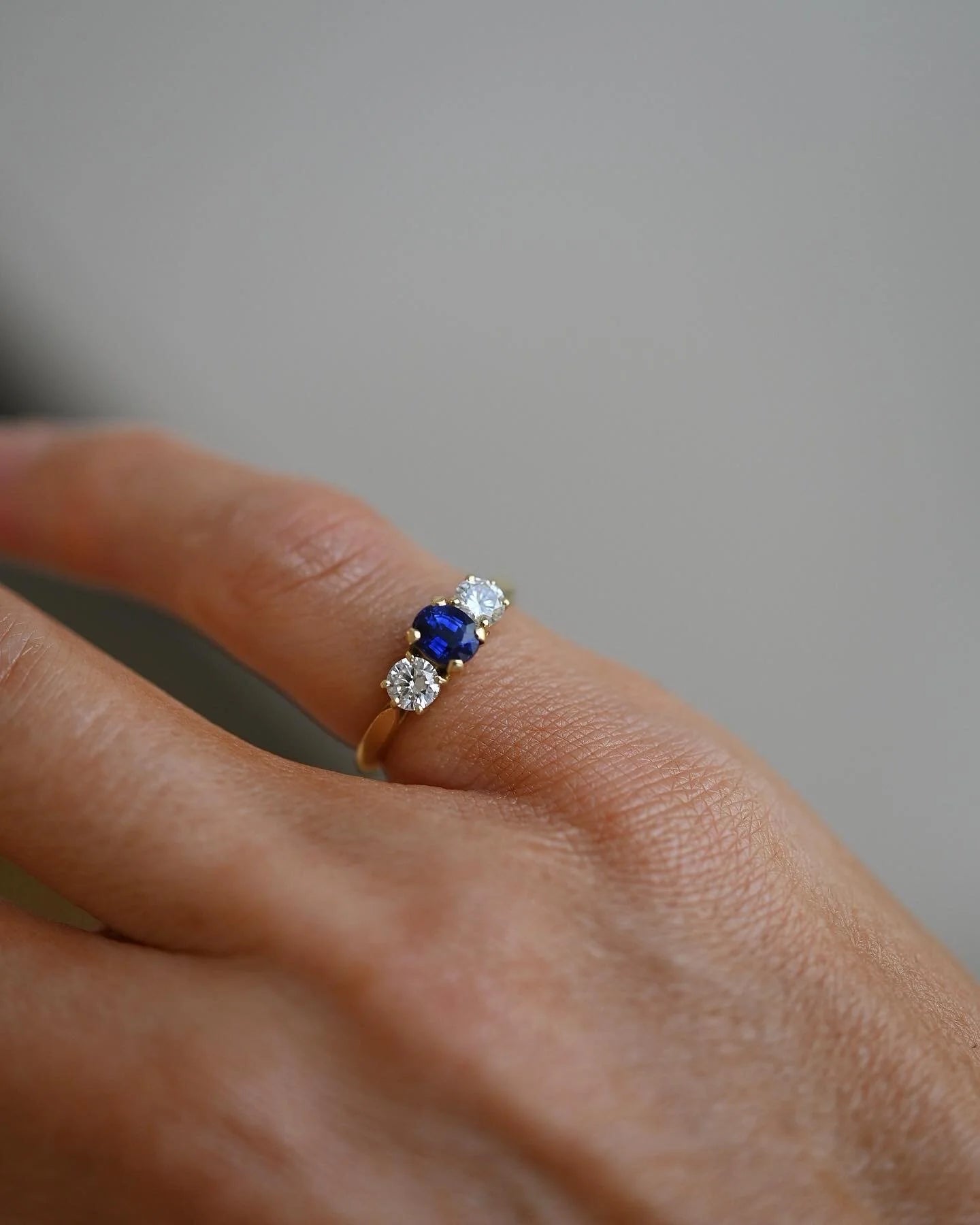 Perfect Vintage Threestone Sapphire x Diamond Ring 18K Gold