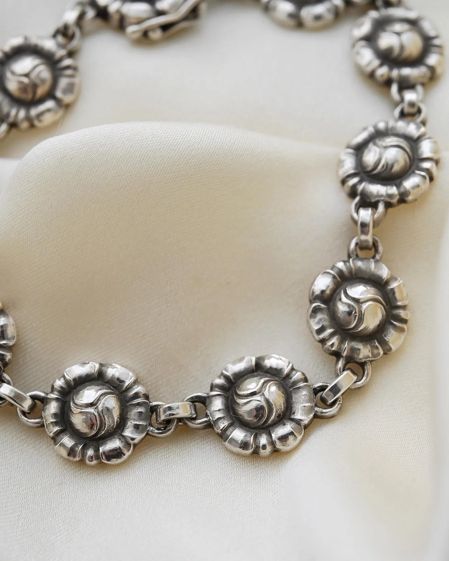 Irresistible Amazing Condition Antique Flower Bud Sterling Silver Bracelet By Georg Jensen 1933-1945